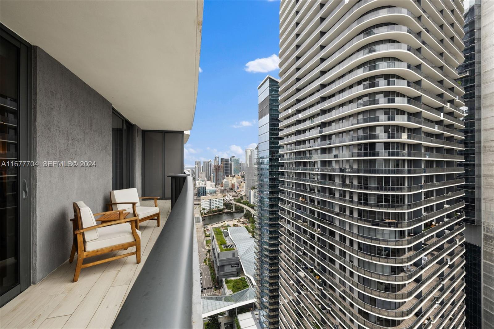 45 SW 9th Street 3802