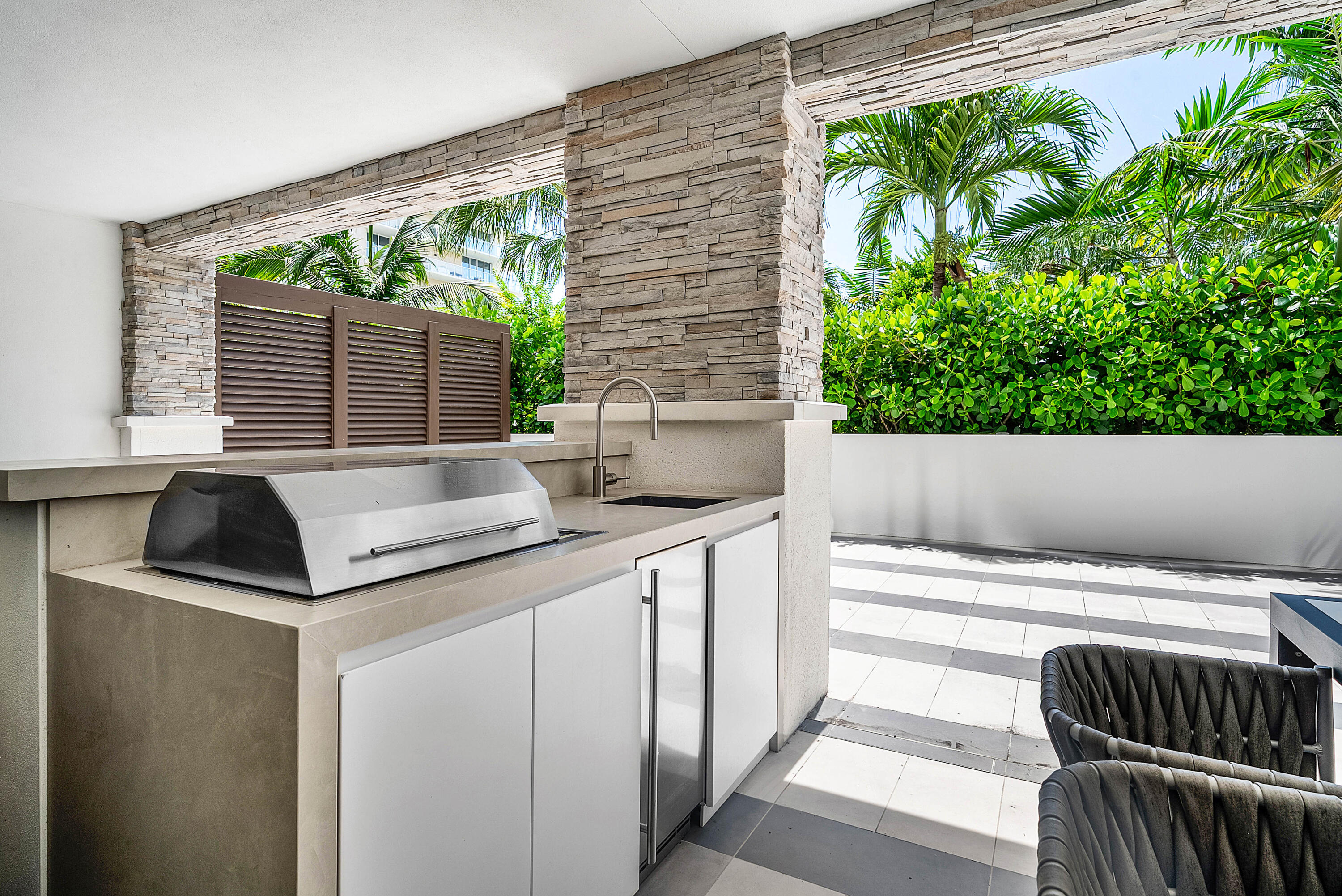 220 SE Mizner Boulevard 205 Boca Raton Fl Us 33432 B26051157