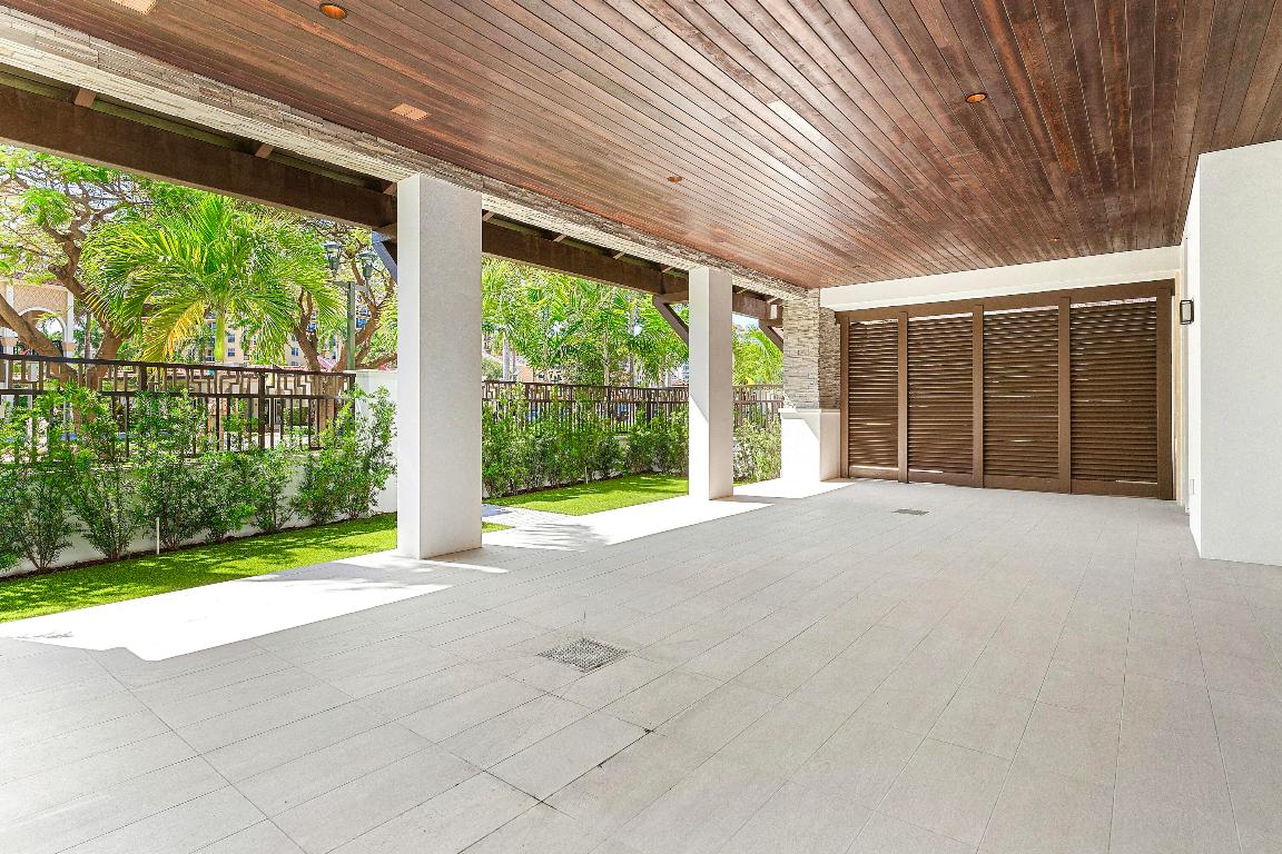 220 SE Mizner Boulevard Villa 104