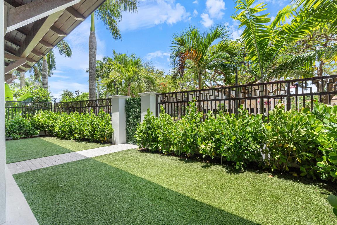220 SE Mizner Boulevard Villa 104