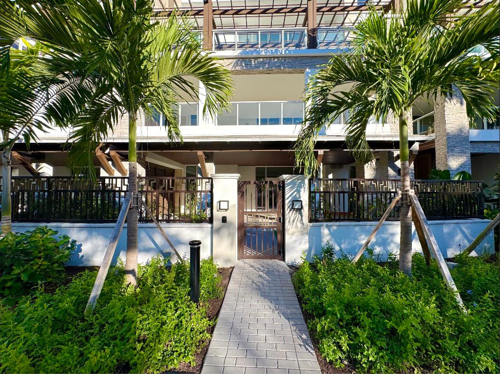 220 SE Mizner Boulevard Villa 104