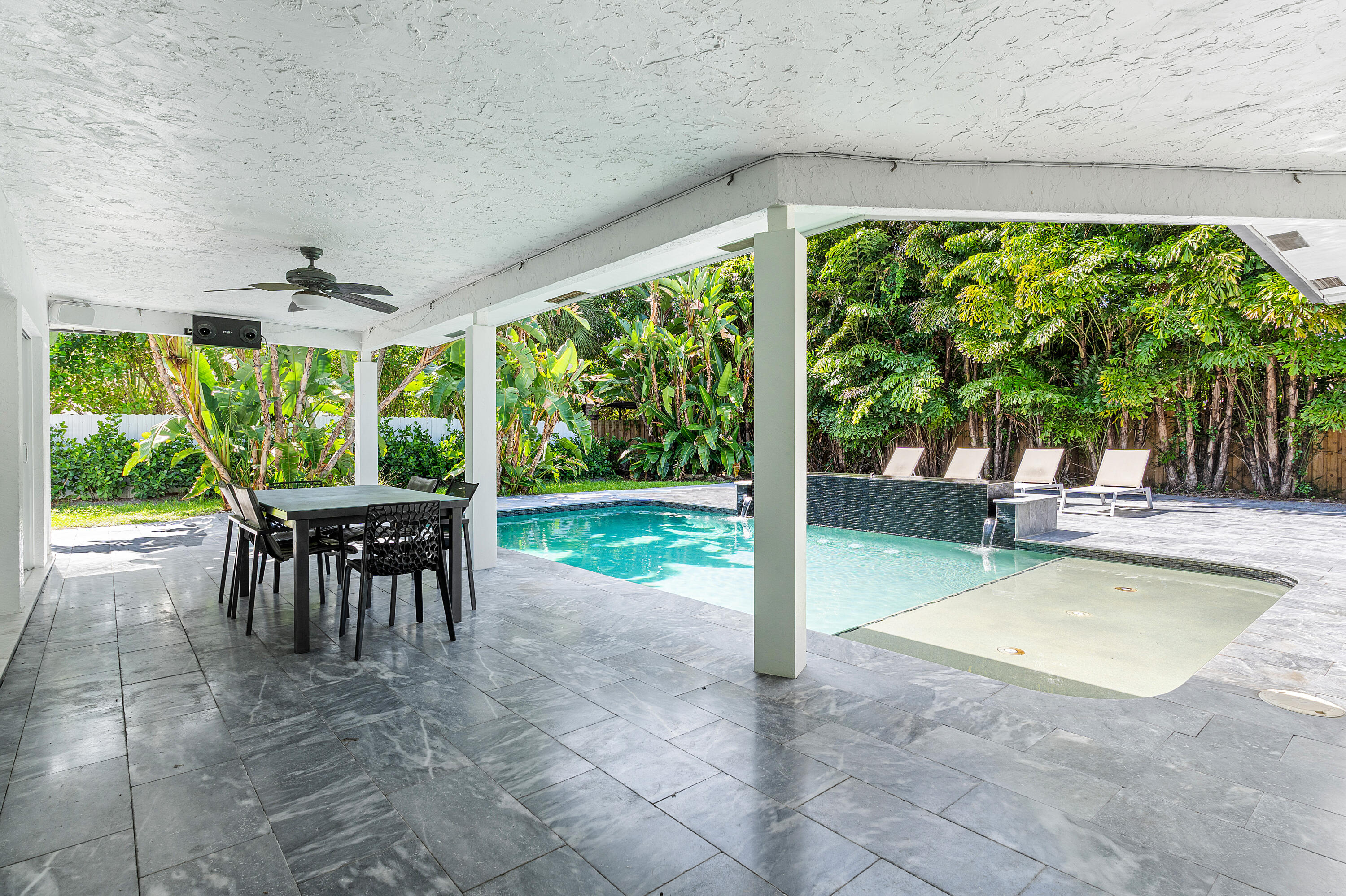 960 SW 18th Street