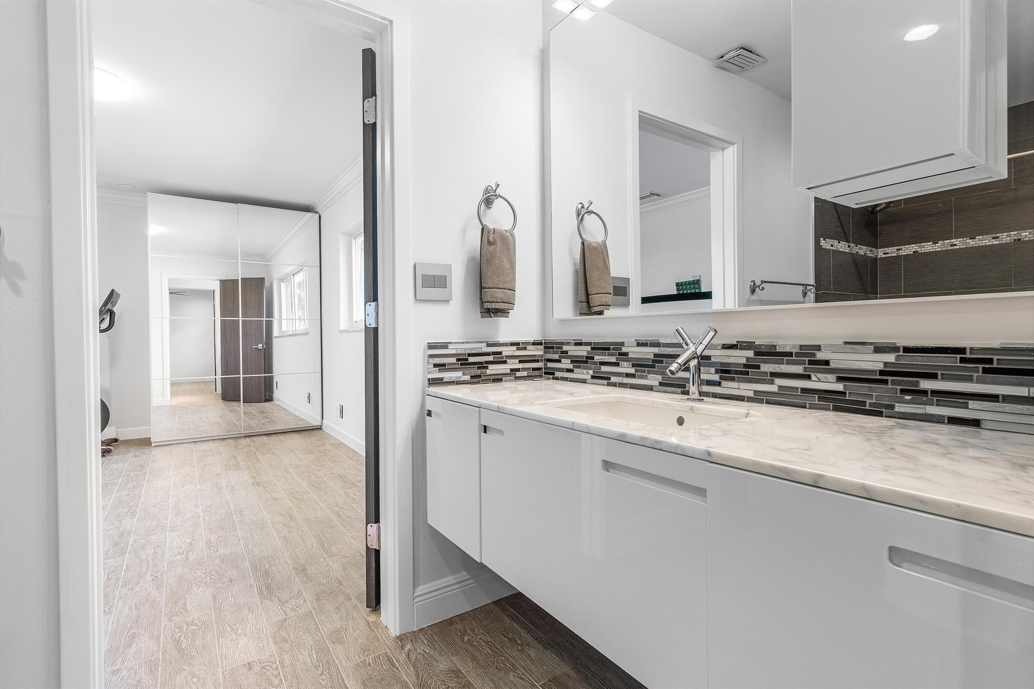 960 SW 18th Street