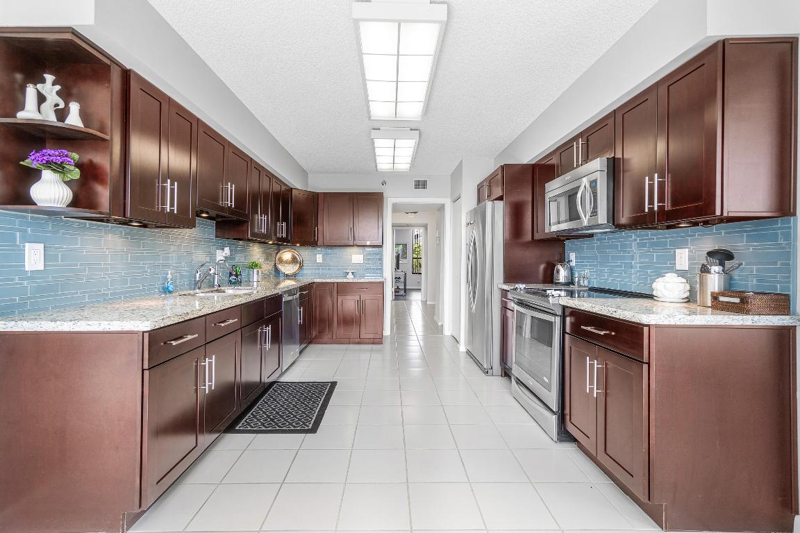 7572 Regency Lake Drive 401