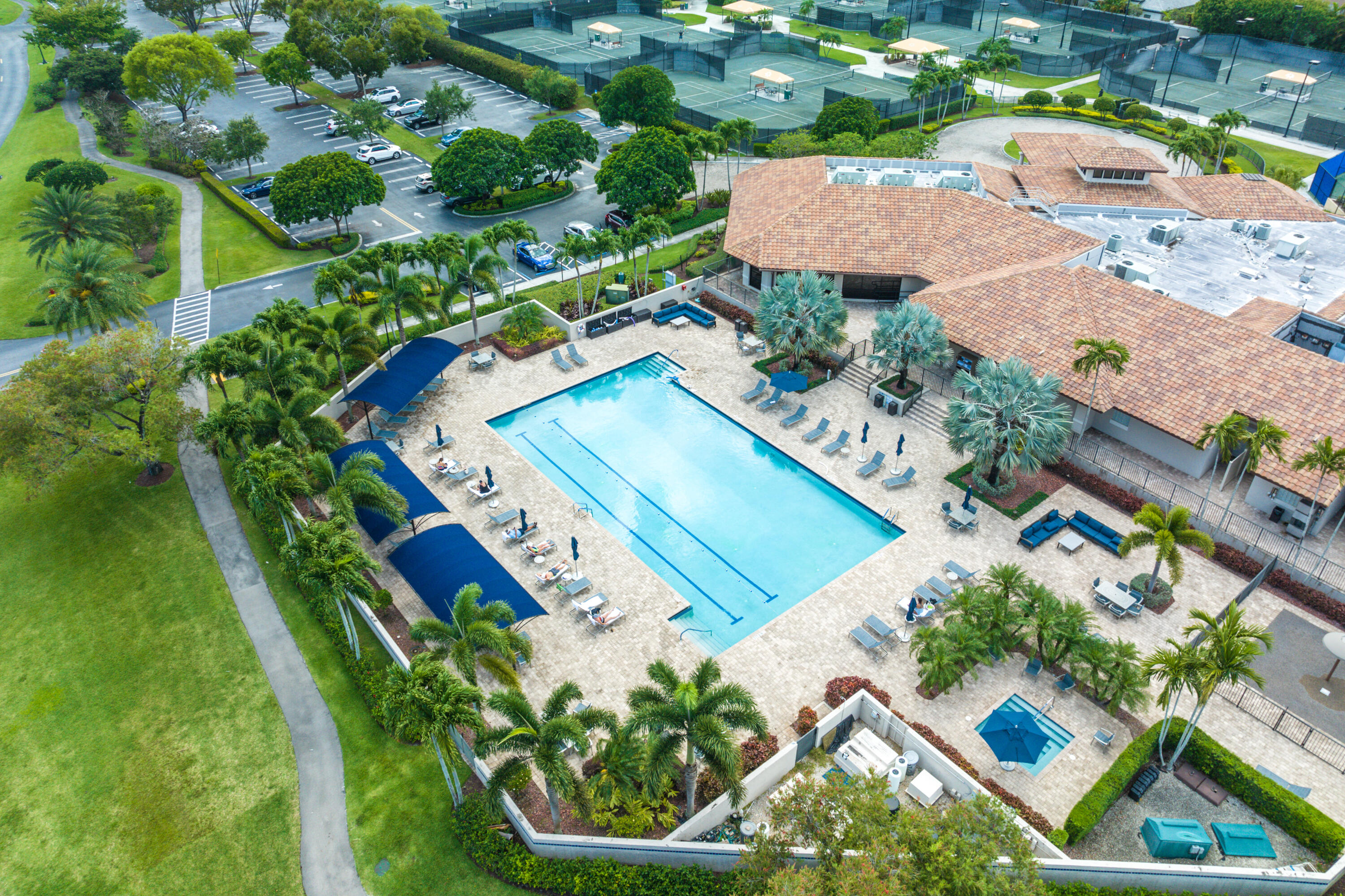 7572 Regency Lake Drive 401