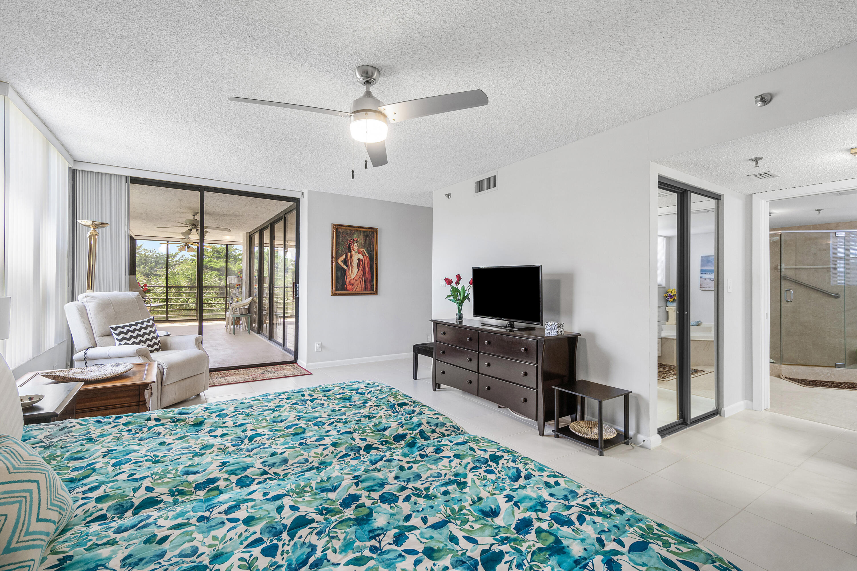 7572 Regency Lake Drive 401