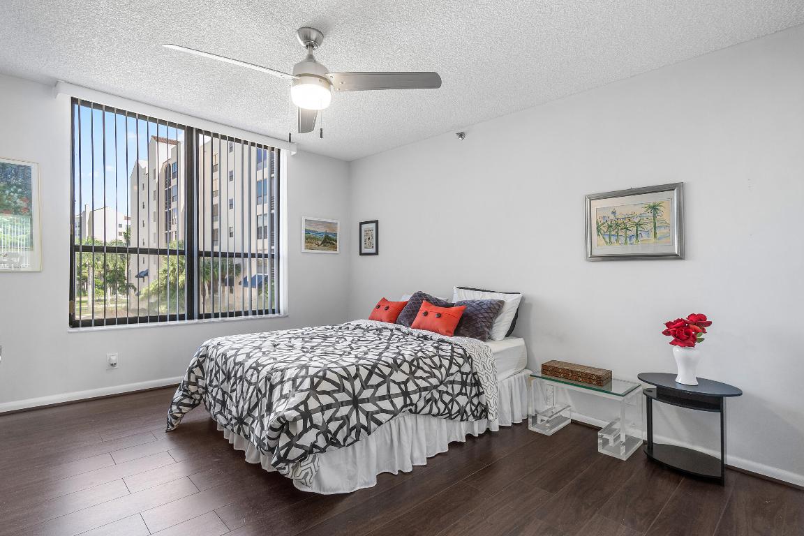 7572 Regency Lake Drive 401