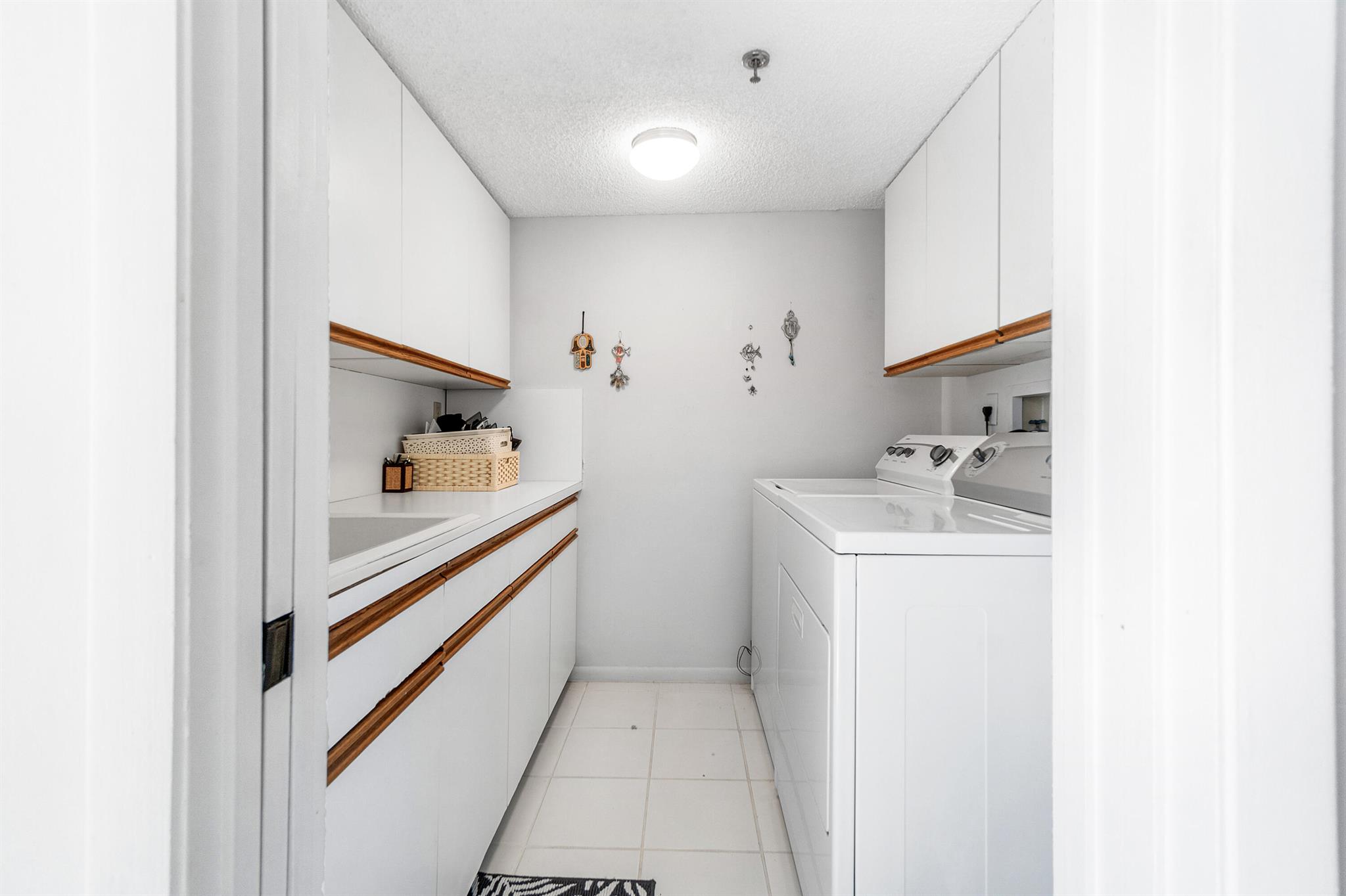 7572 Regency Lake Drive 401