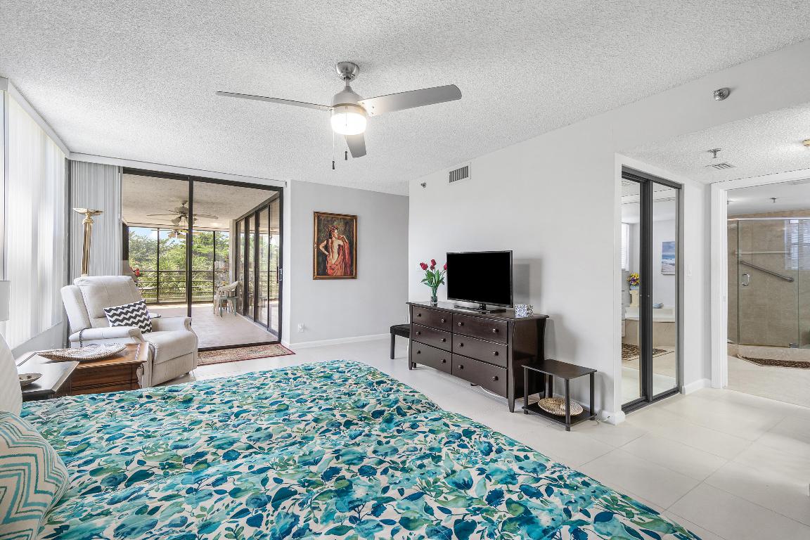 7572 Regency Lake Drive 401