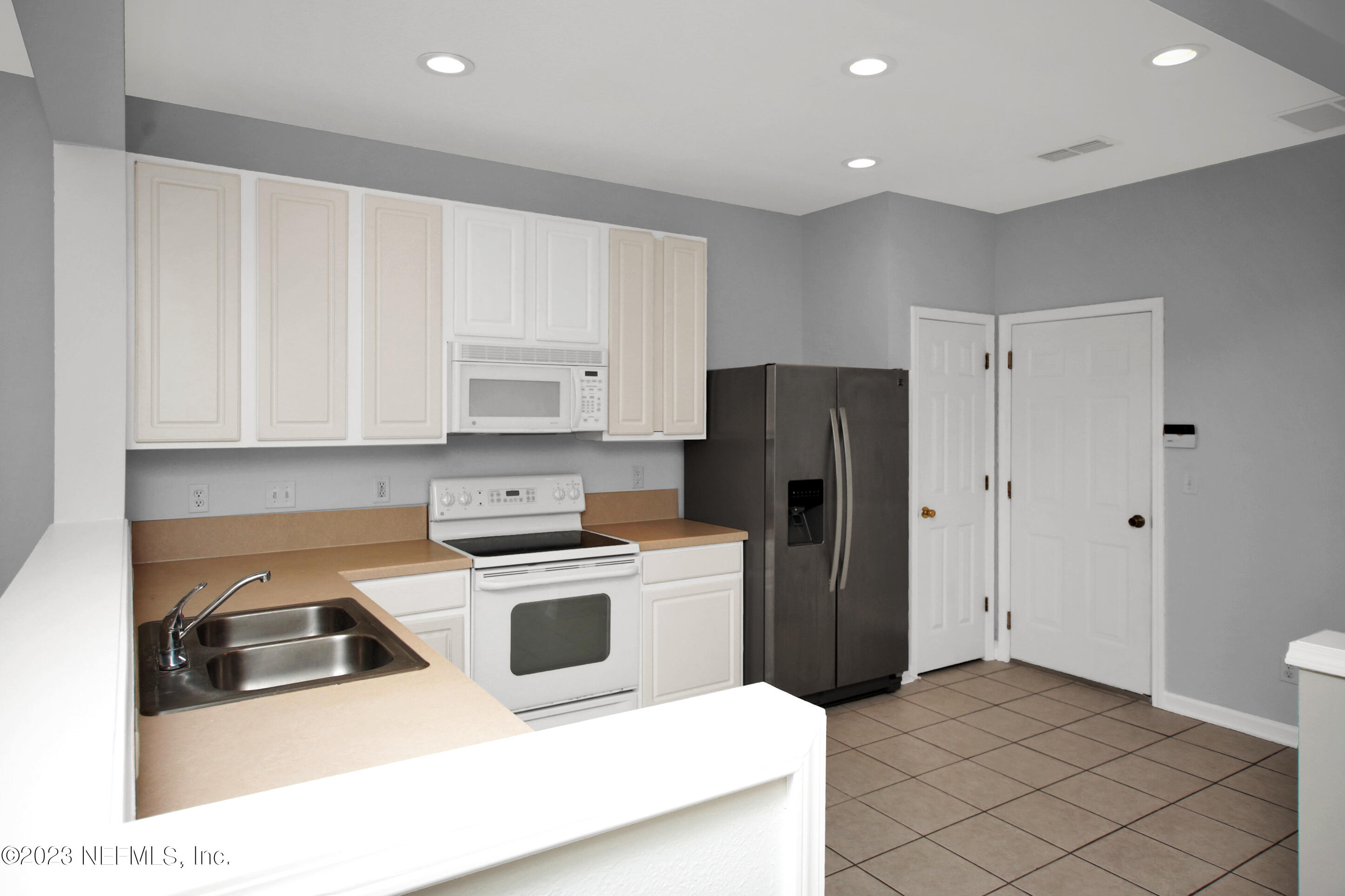 3143 HOLLOW TREE Court