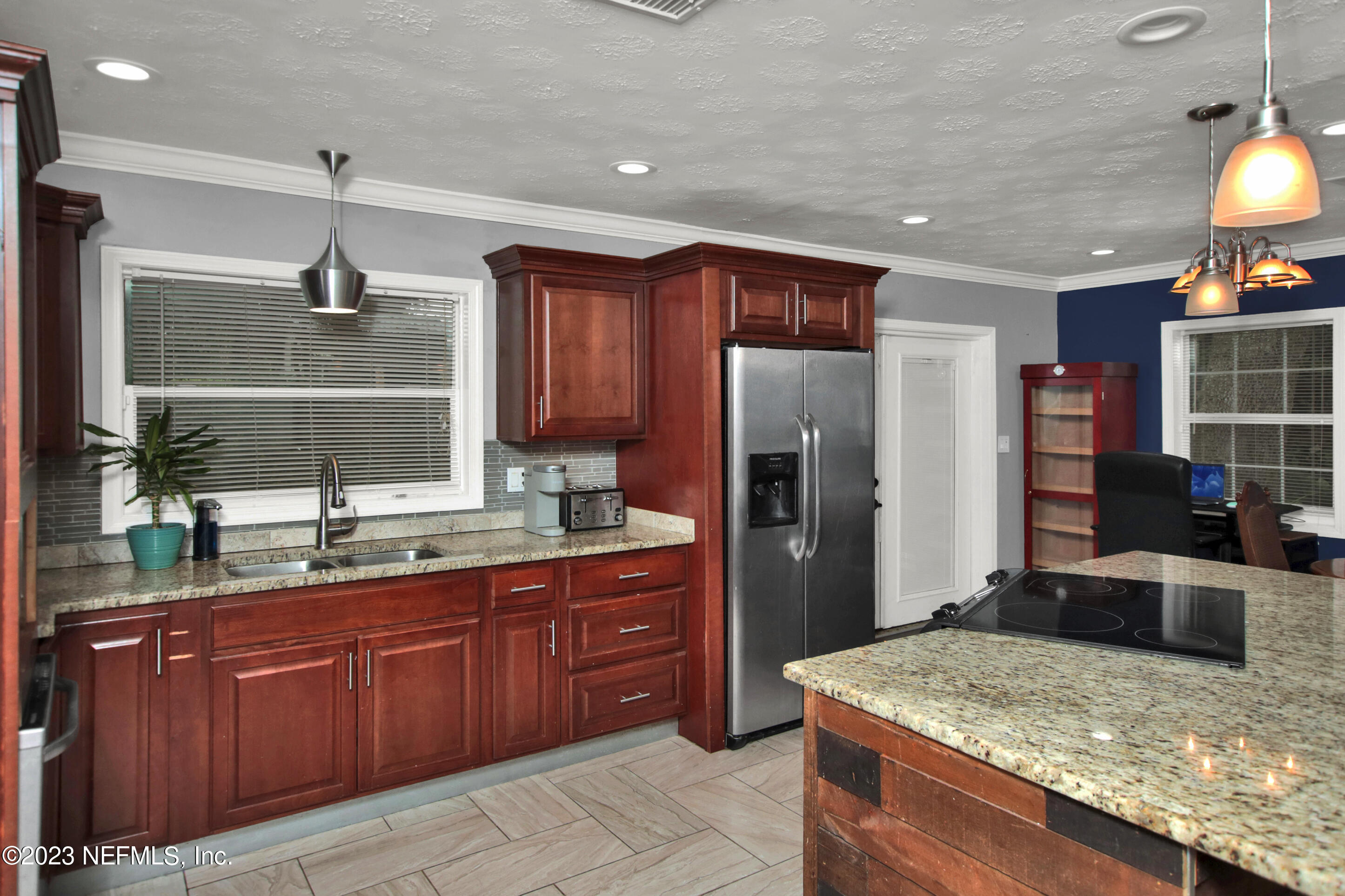 3939 SHADY Lane