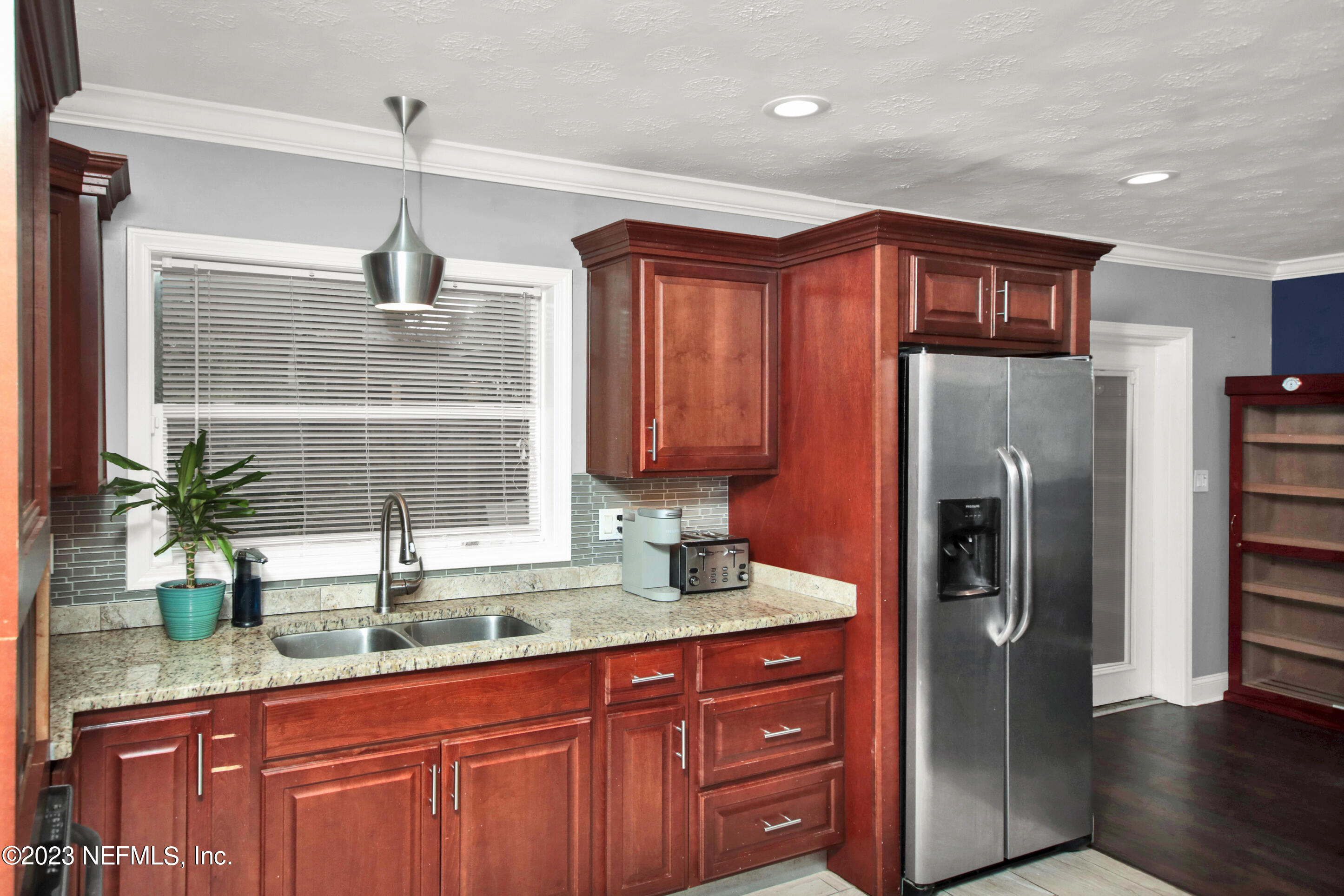 3939 SHADY Lane