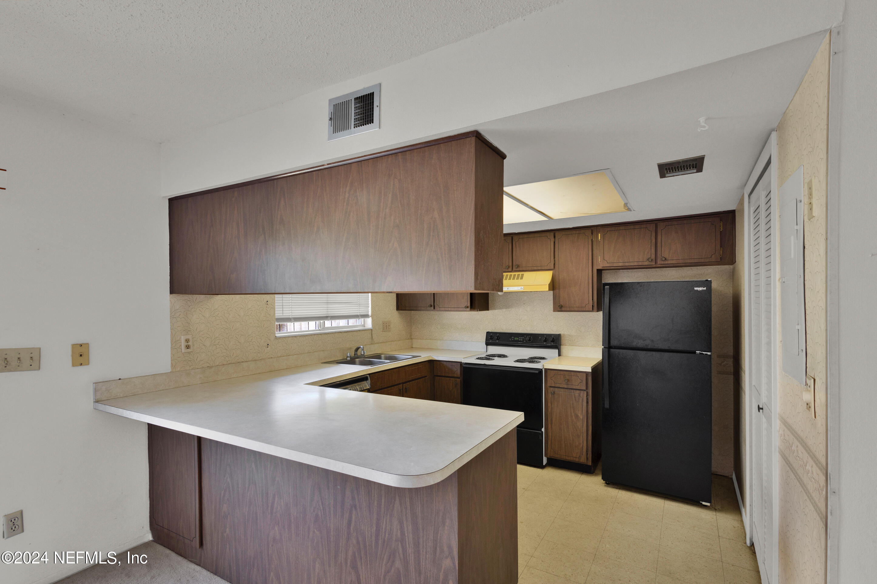 8186 TRAFALGAR Square