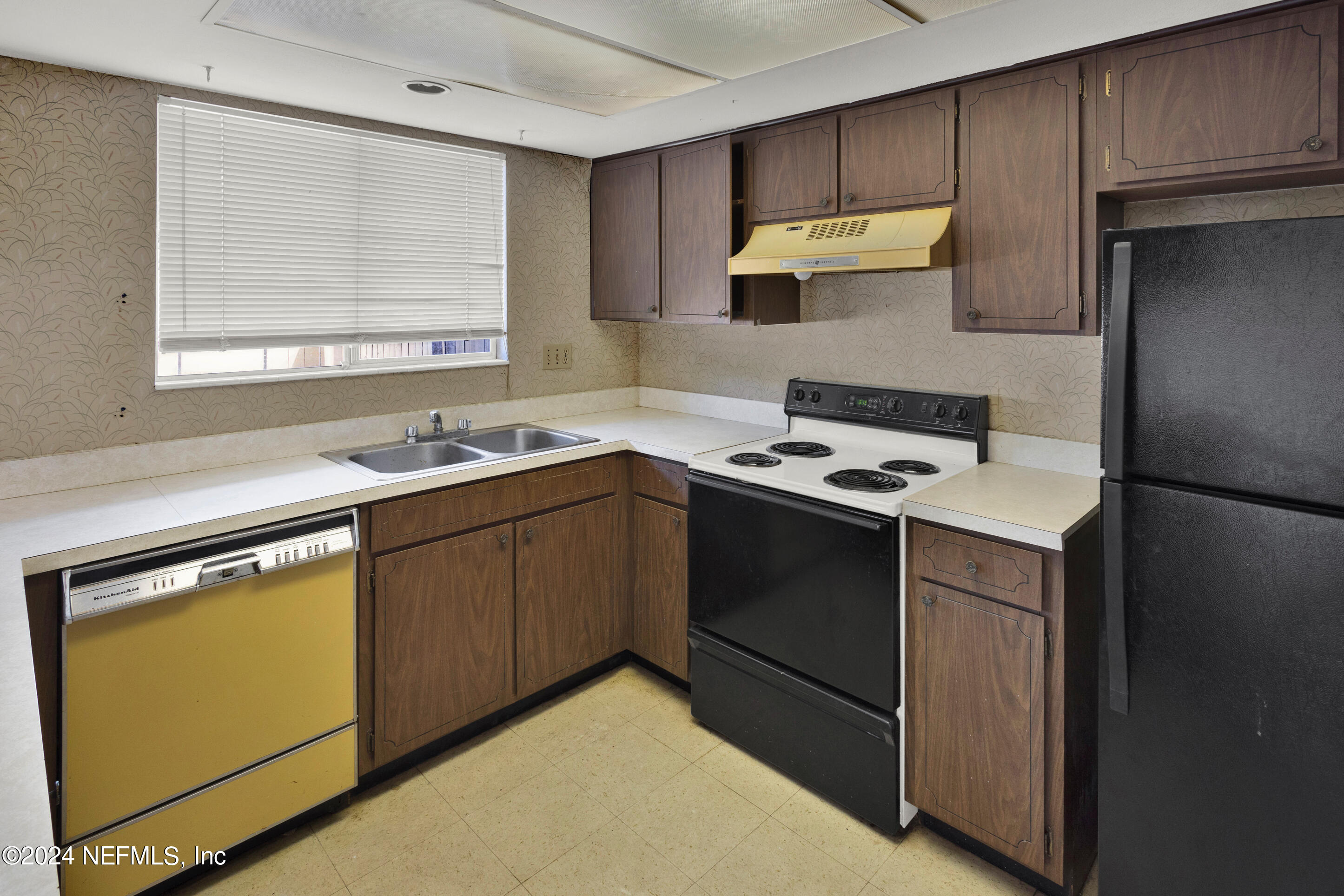 8186 TRAFALGAR Square