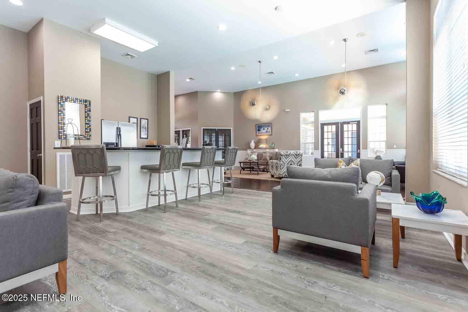 13700 RICHMOND PARK Drive, 403