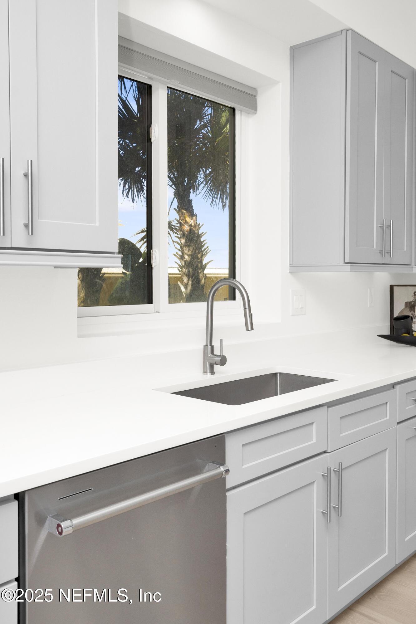 435 OCEAN SHORE Boulevard