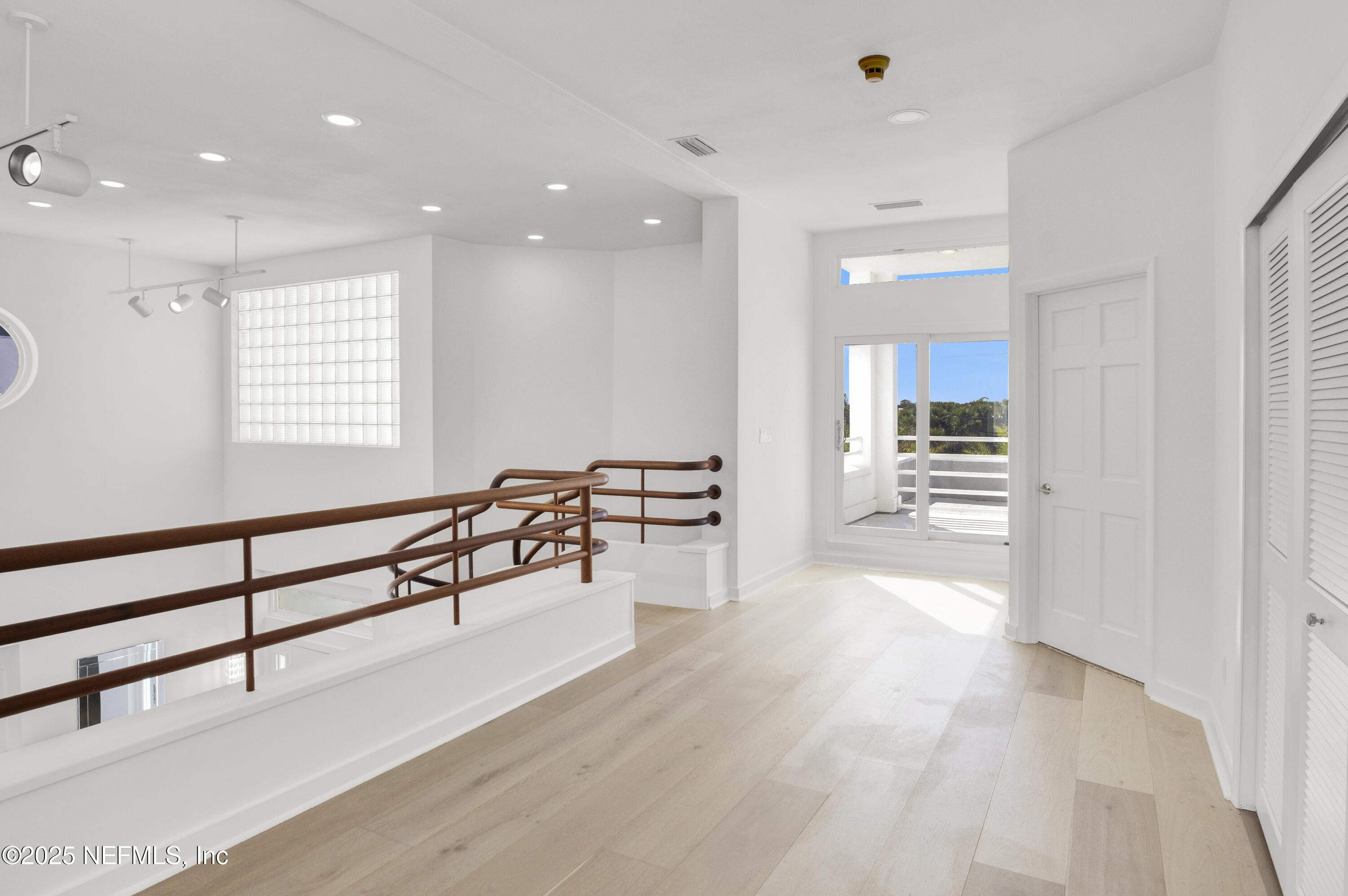 435 OCEAN SHORE Boulevard