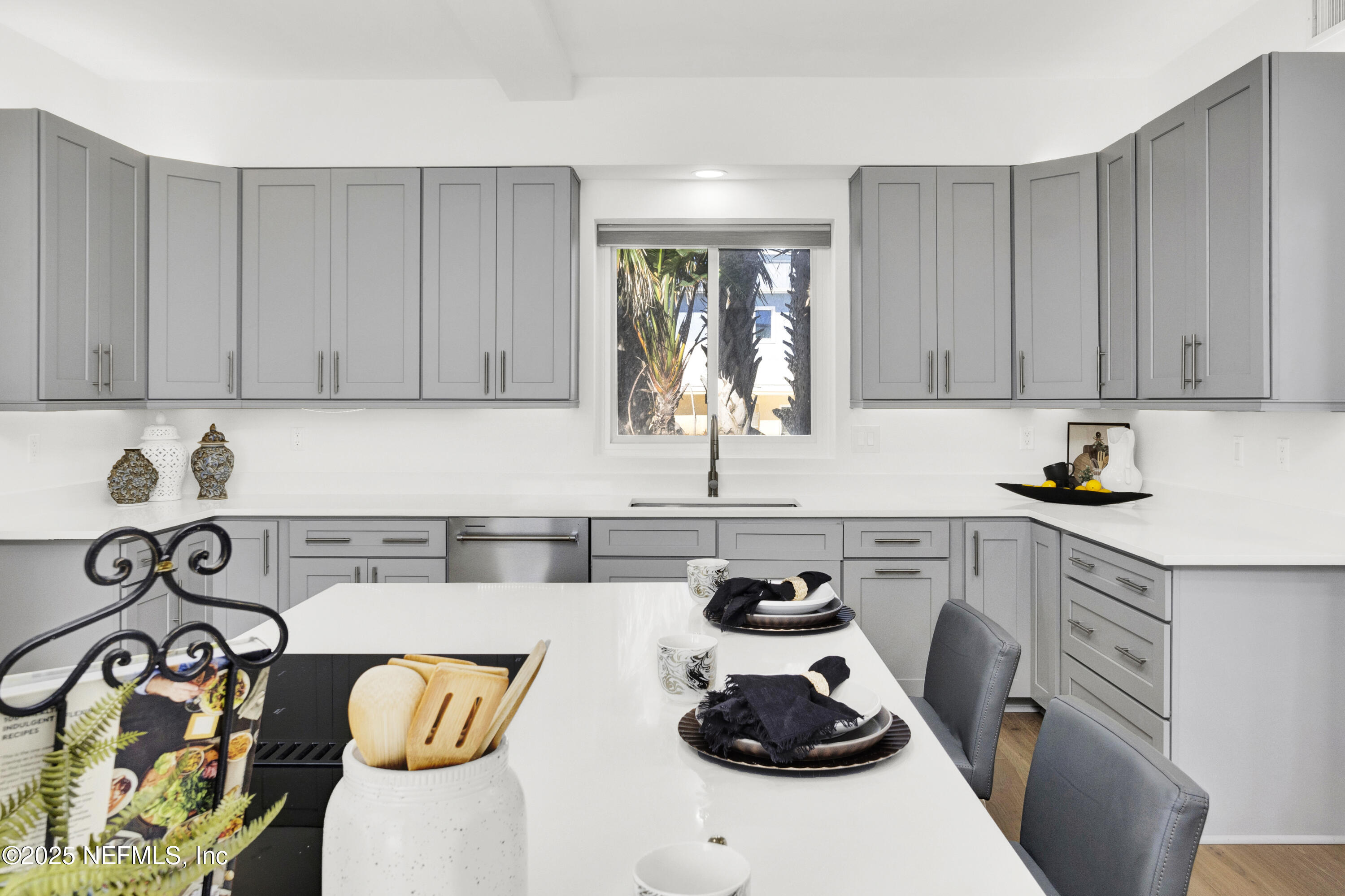 435 OCEAN SHORE Boulevard