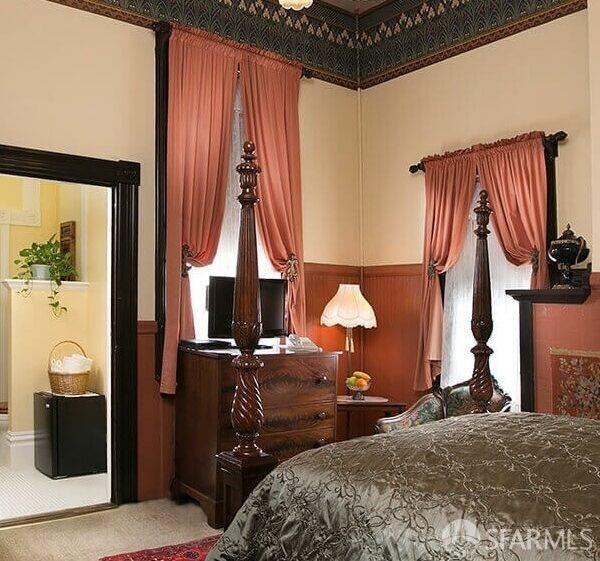 943 S South Van Ness Avenue