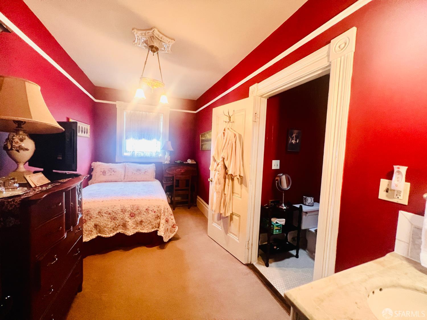 943 S South Van Ness Avenue