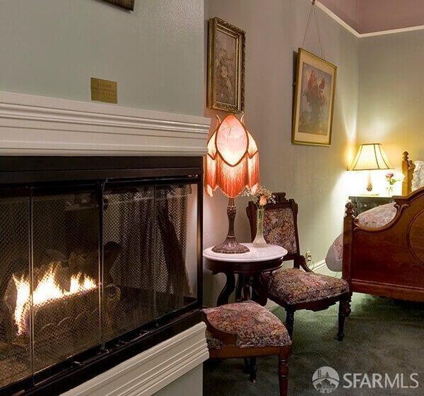 943 S South Van Ness Avenue