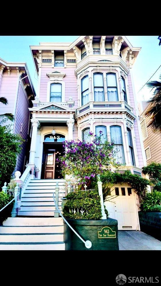 943 S South Van Ness Avenue