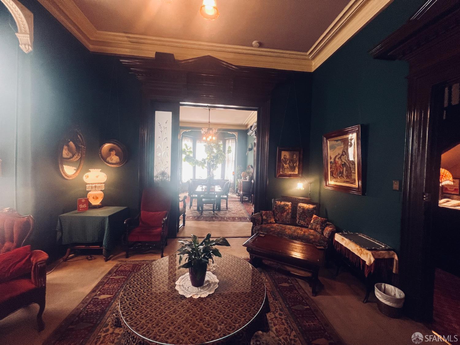 943 S South Van Ness Avenue