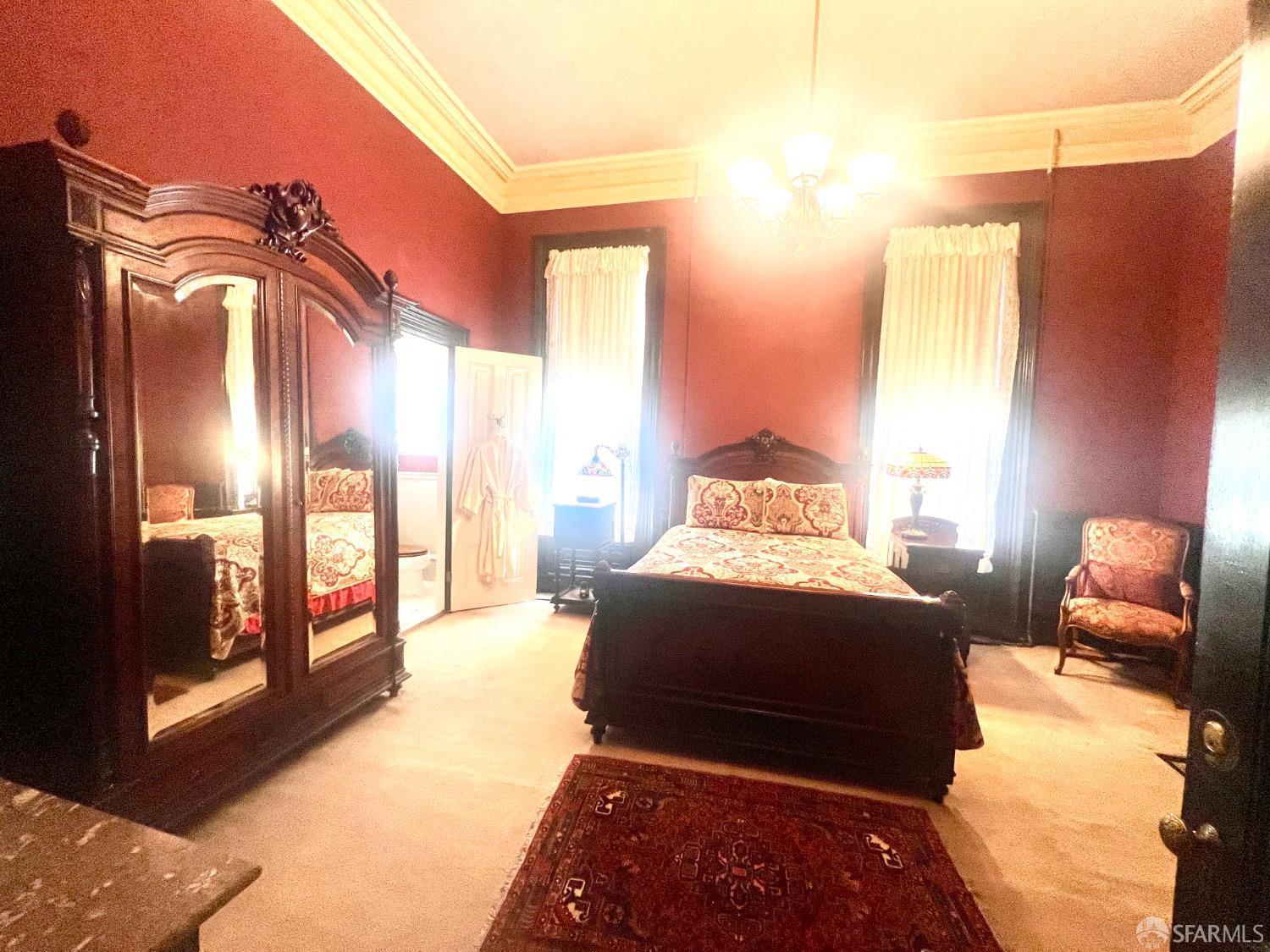 943 S South Van Ness Avenue