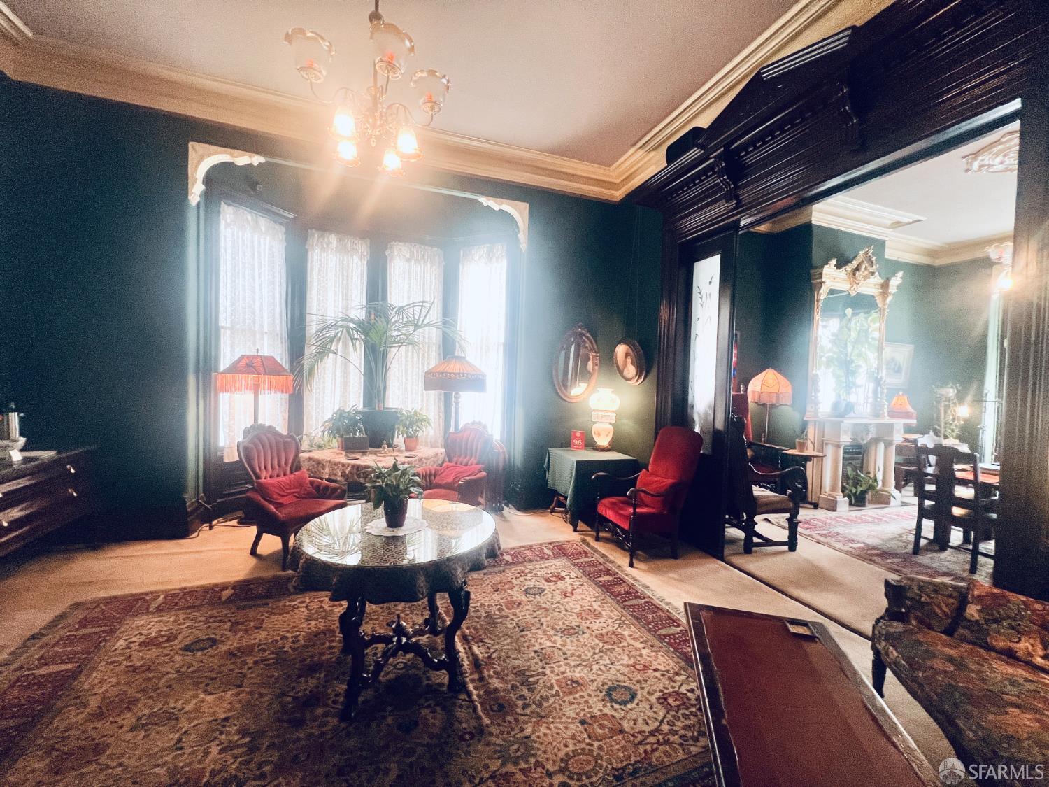 943 S South Van Ness Avenue