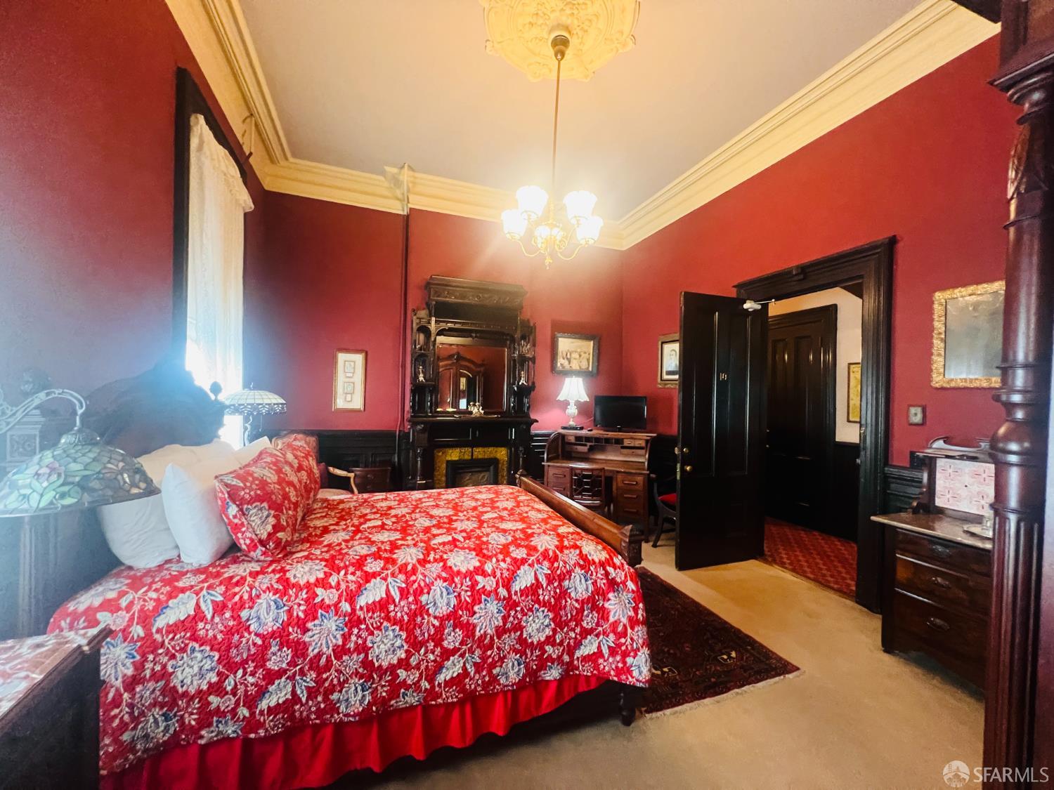 943 S South Van Ness Avenue