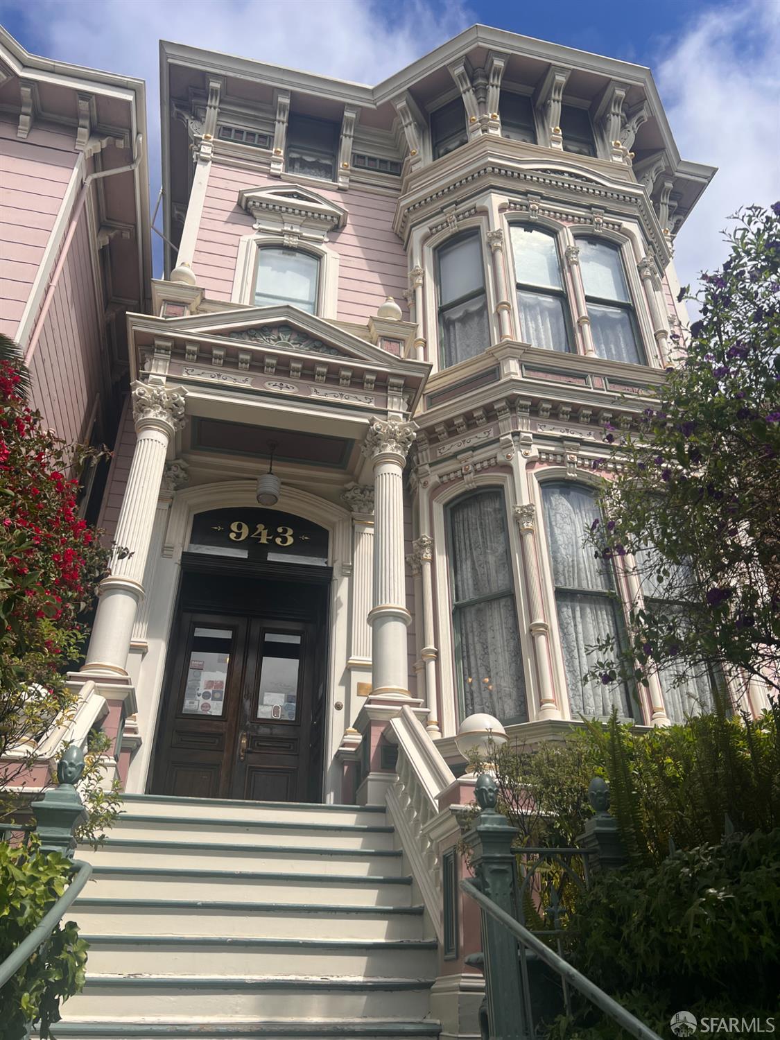 943 S South Van Ness Avenue