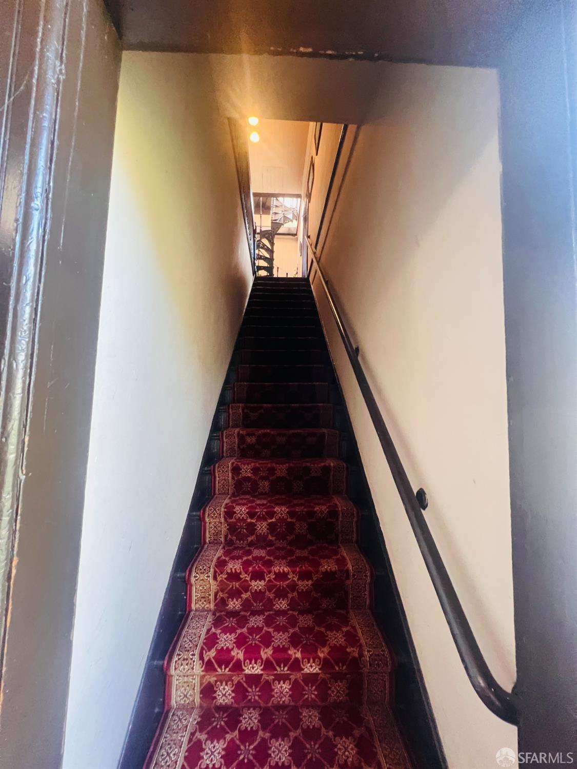 943 S South Van Ness Avenue