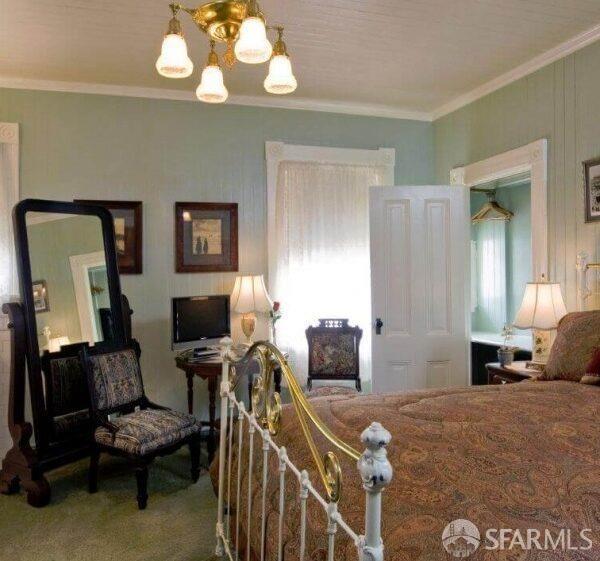 943 S South Van Ness Avenue