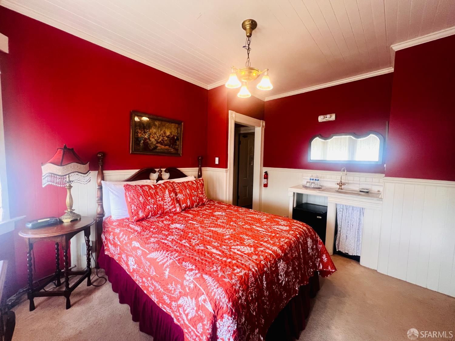 943 S South Van Ness Avenue