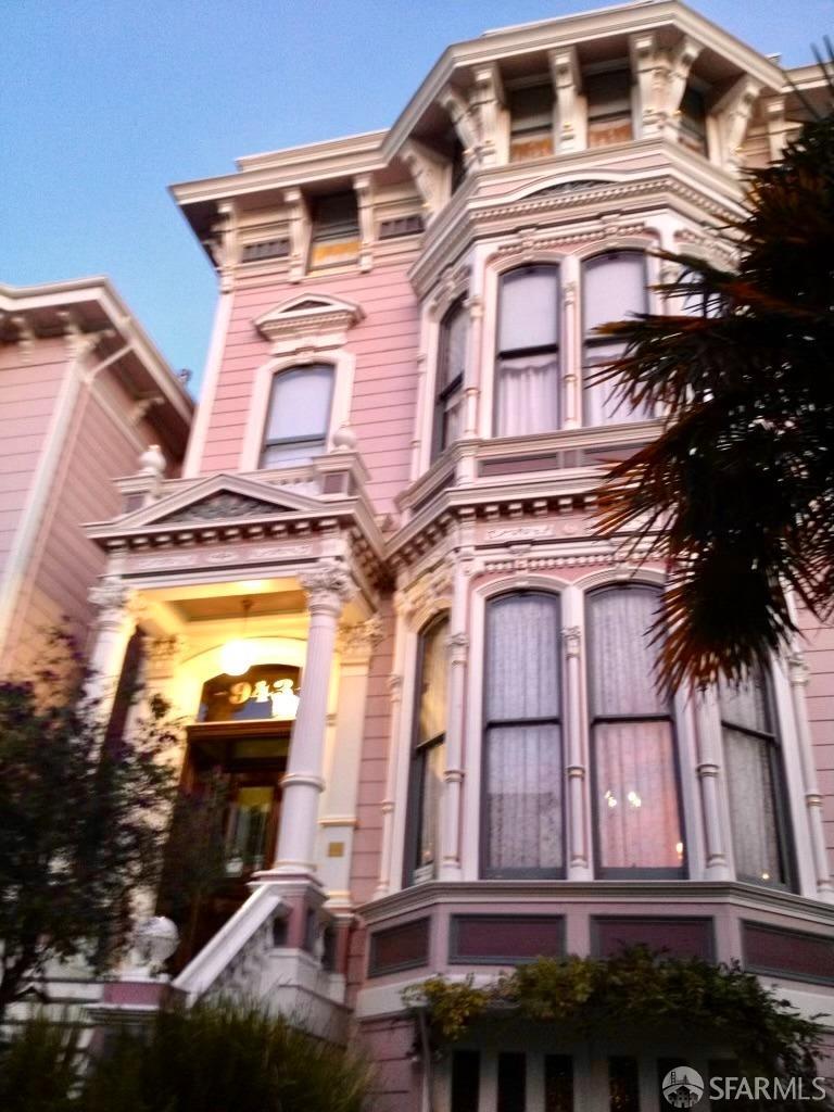 943 S South Van Ness Avenue