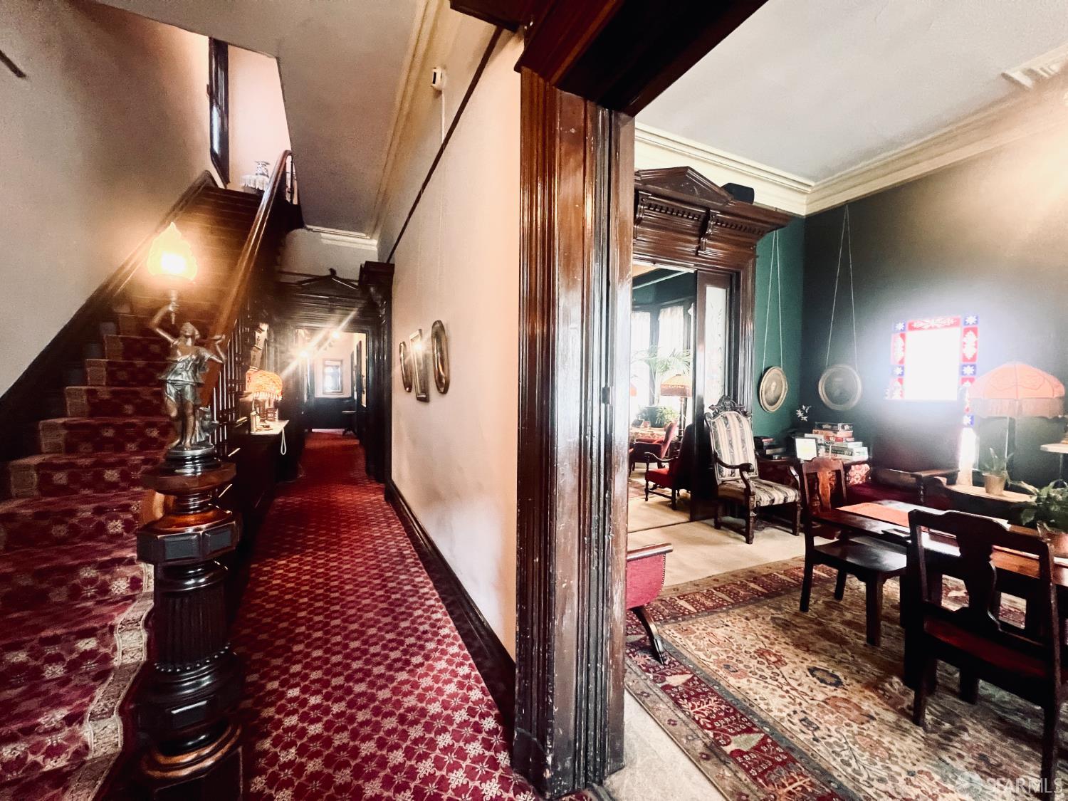 943 S South Van Ness Avenue