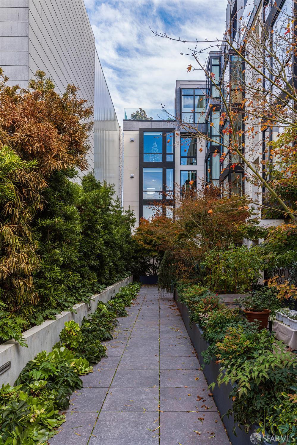 1601 Larkin Street # 102