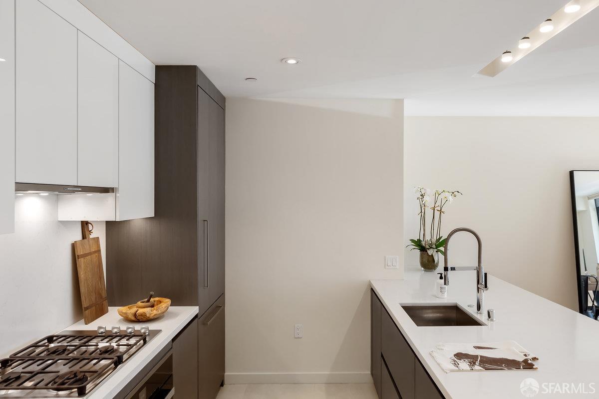 1601 Larkin Street # 102