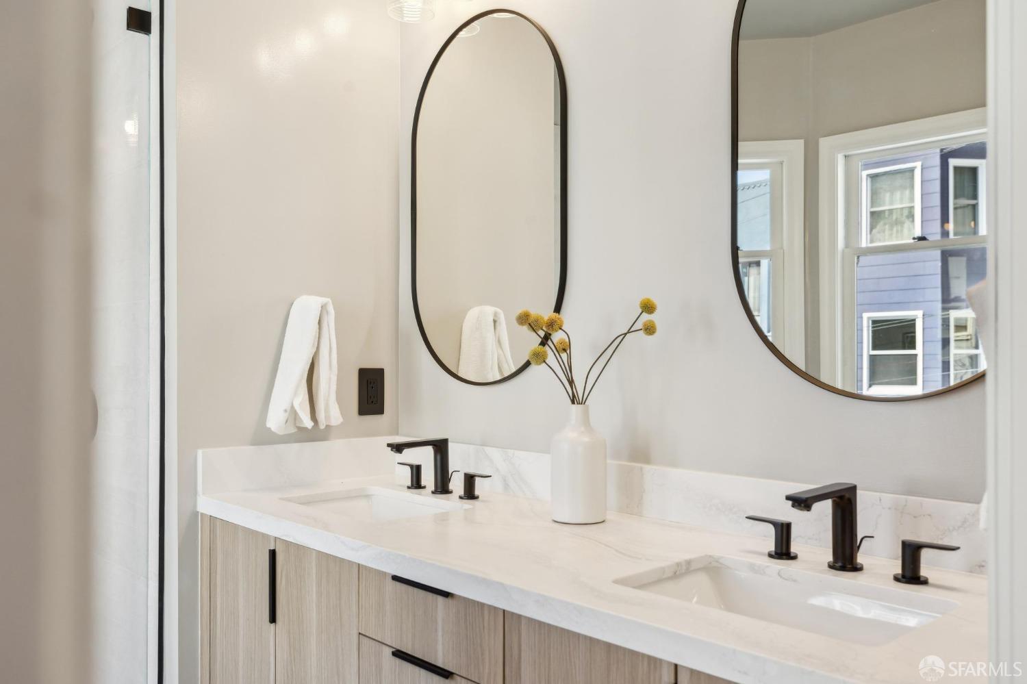 1029-1031 Jackson Street