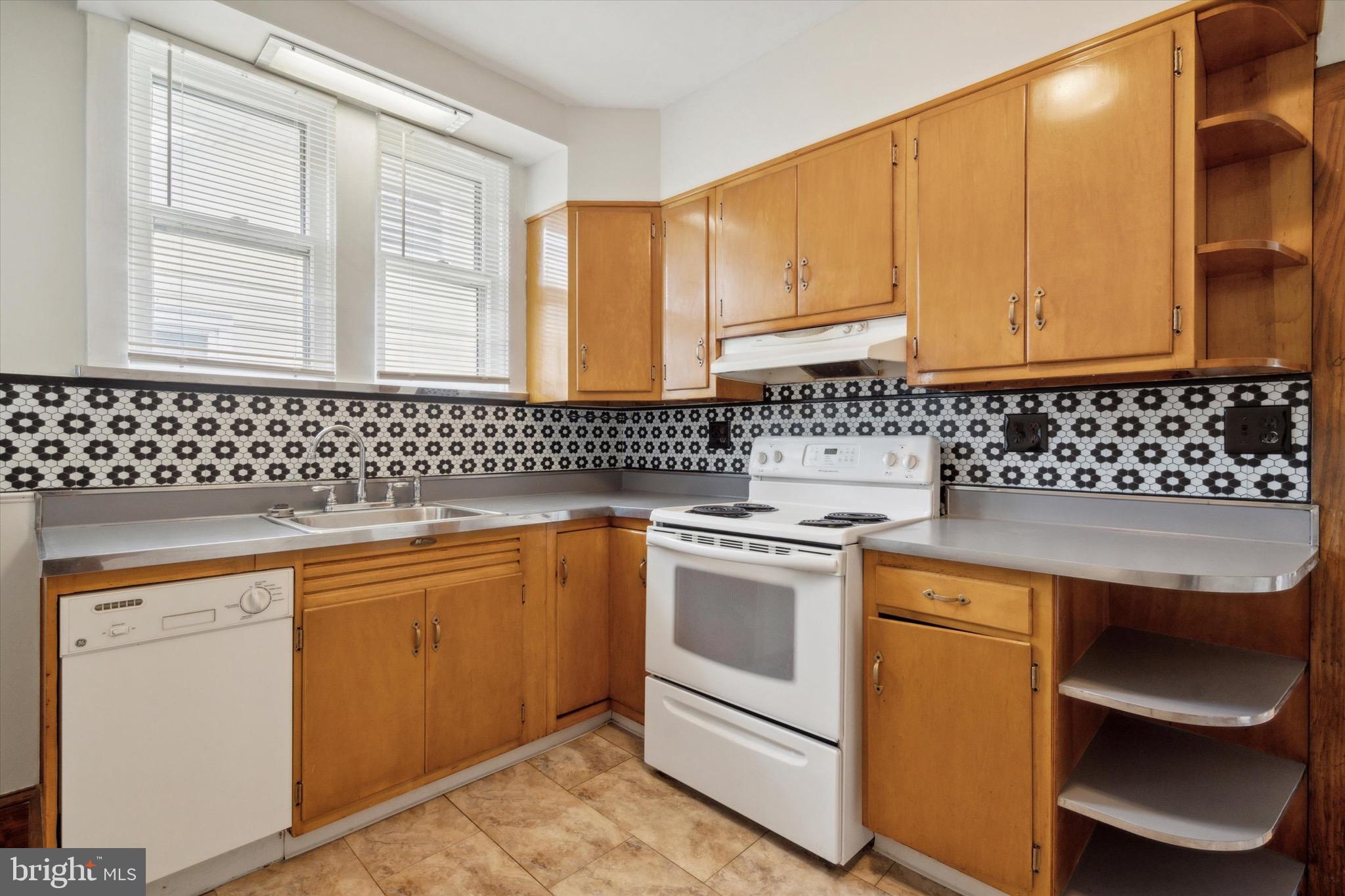 12 E COLLINGSWOOD AVENUE