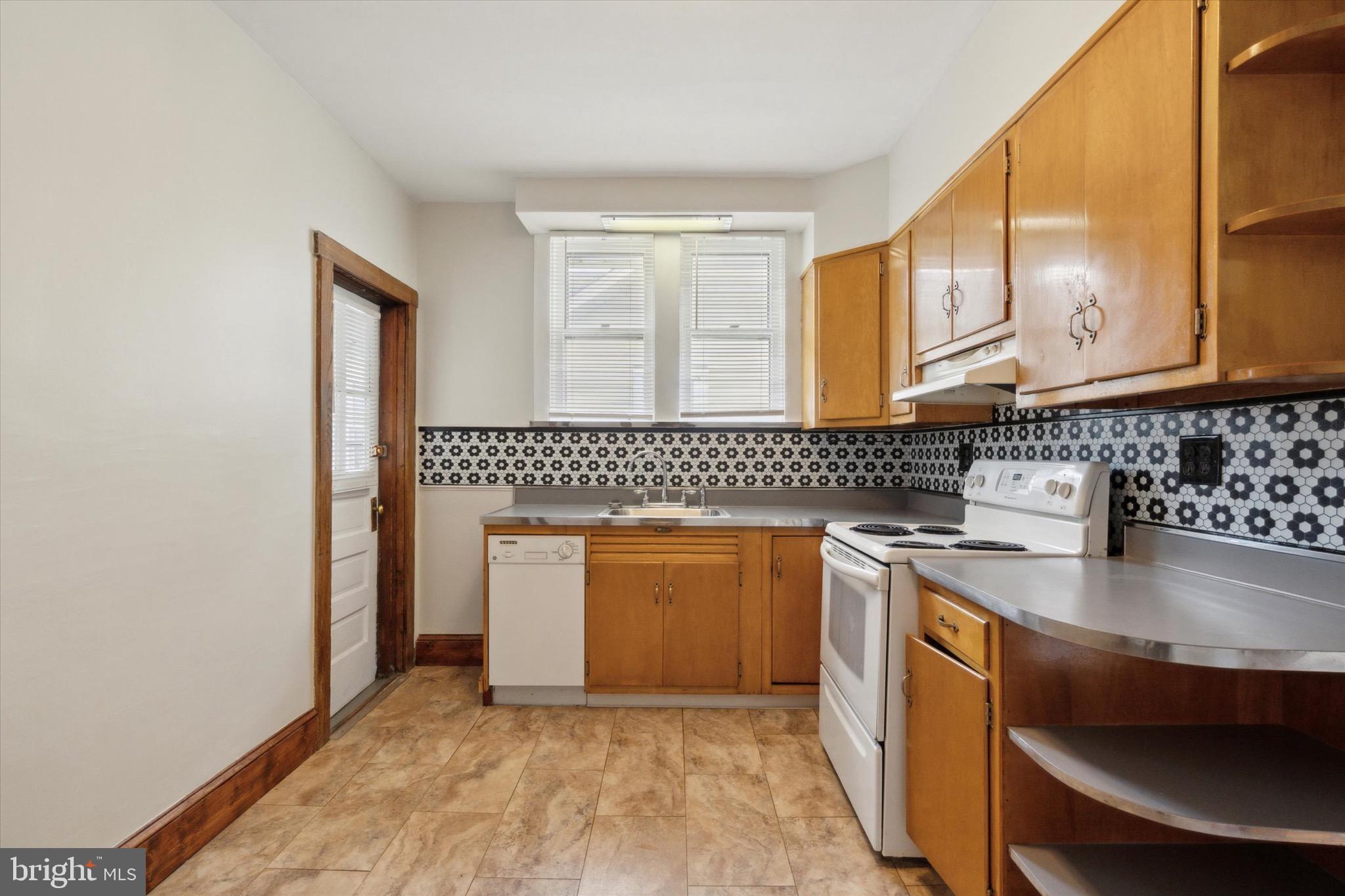 12 E COLLINGSWOOD AVENUE