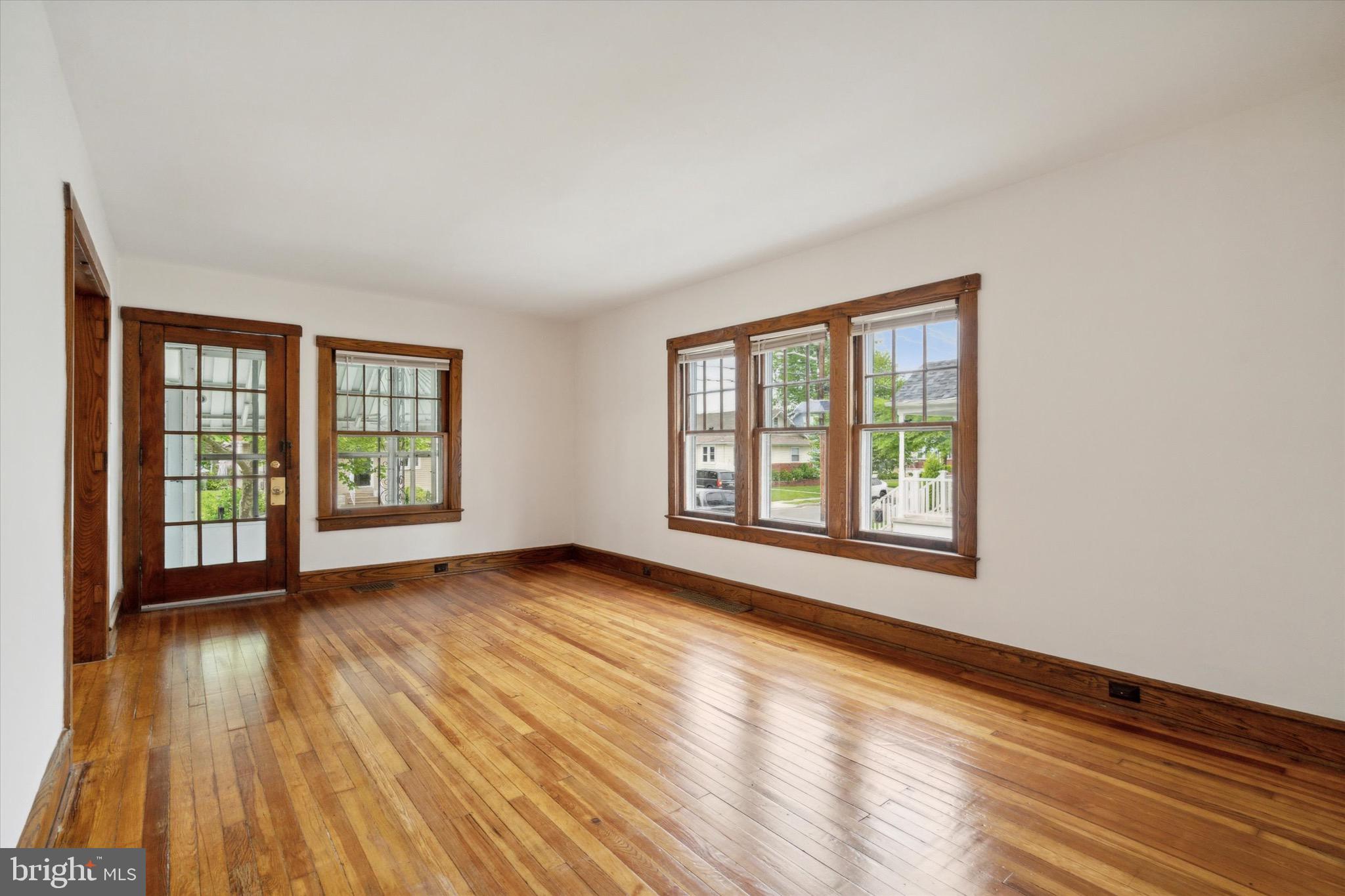 12 E COLLINGSWOOD AVENUE