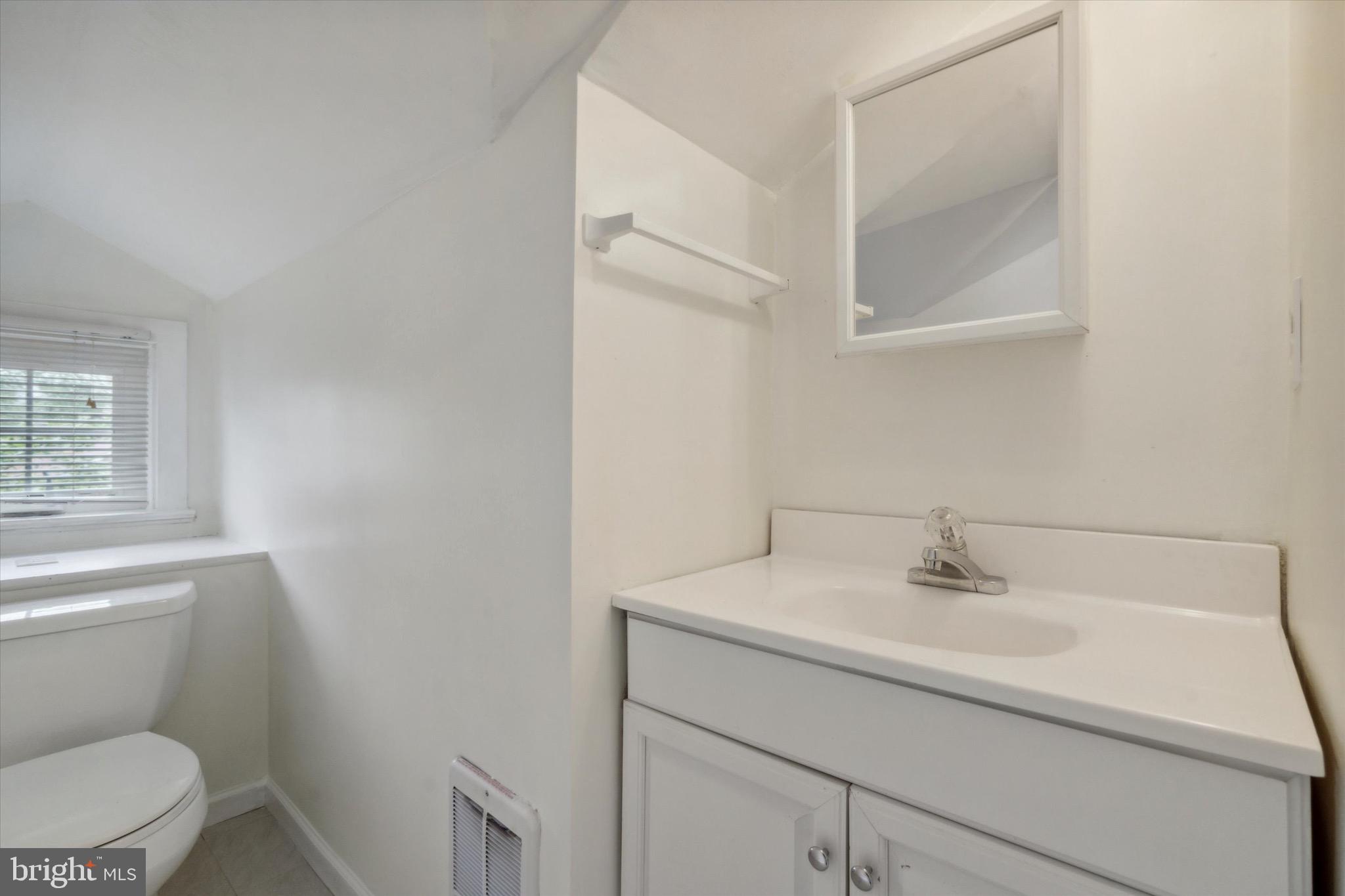 12 E COLLINGSWOOD AVENUE
