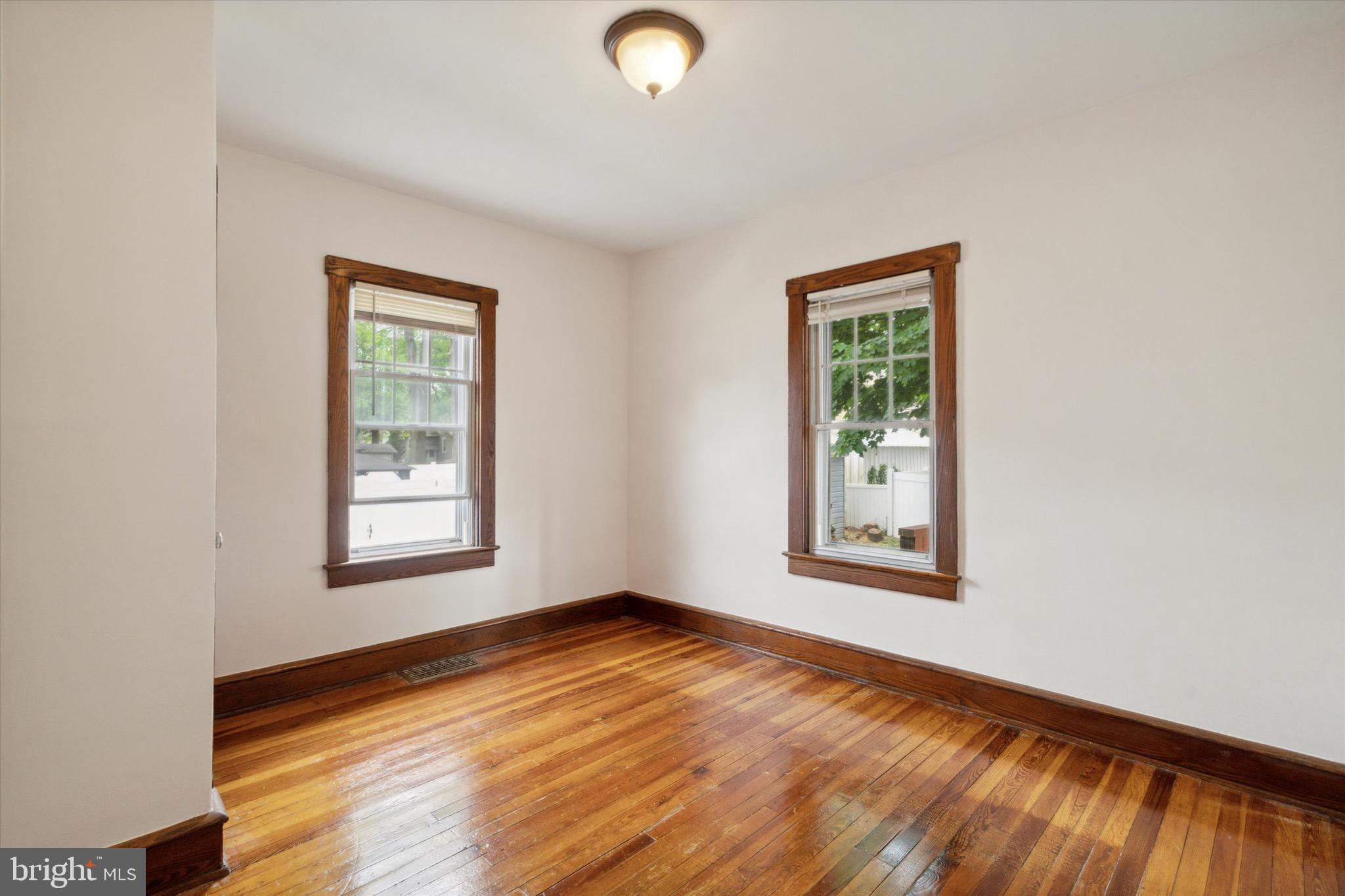 12 E COLLINGSWOOD AVENUE