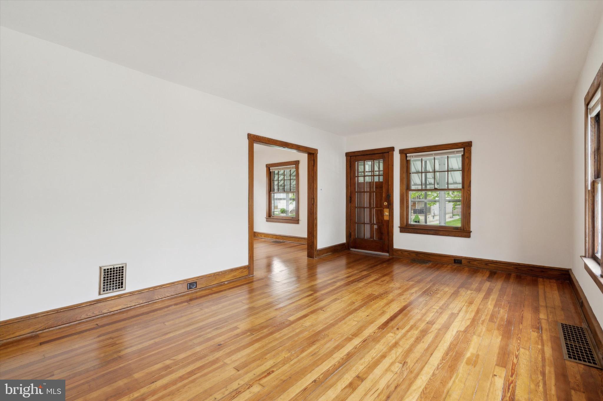 12 E COLLINGSWOOD AVENUE