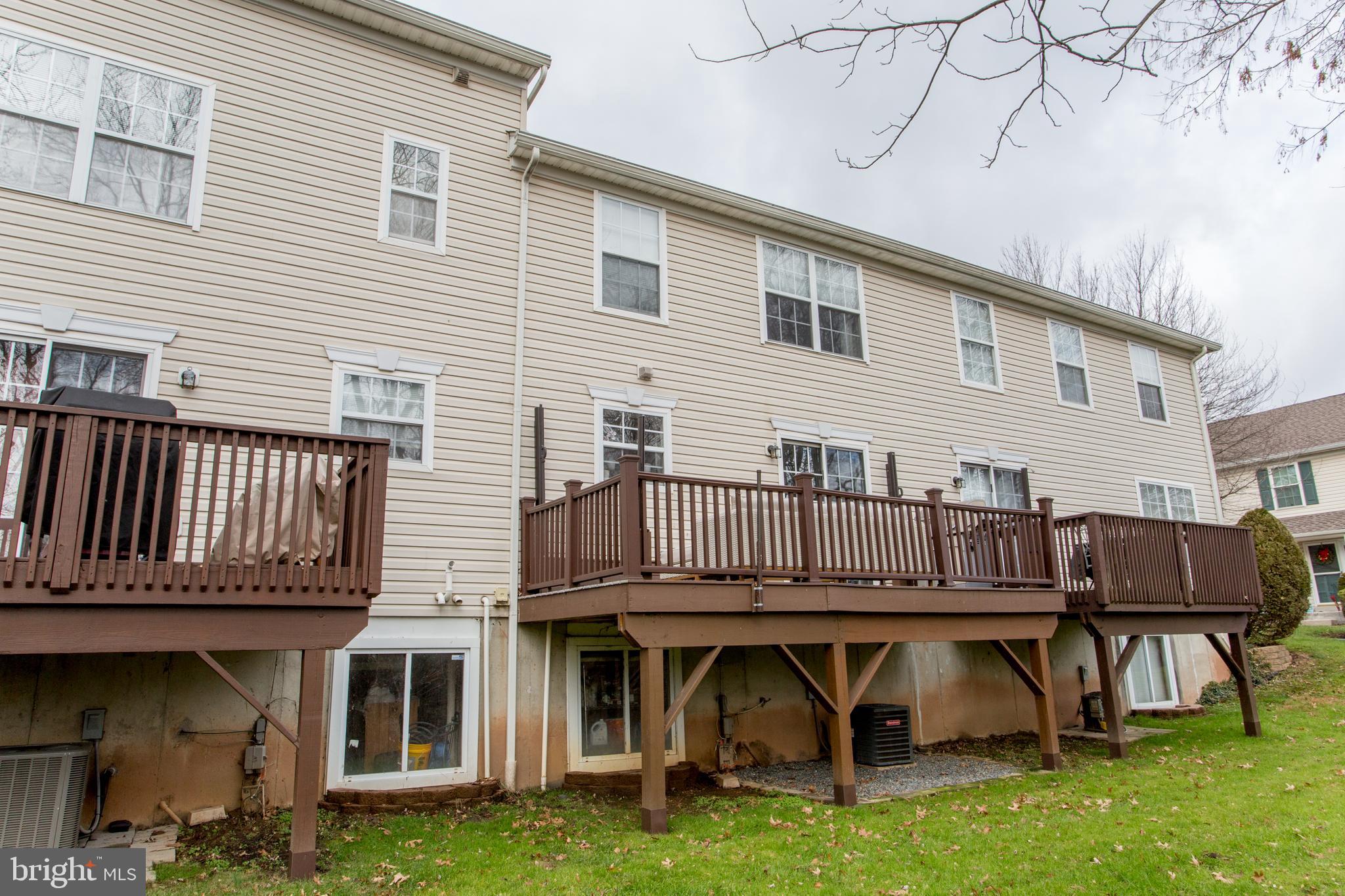 2014 CREEKSIDE COURT 33