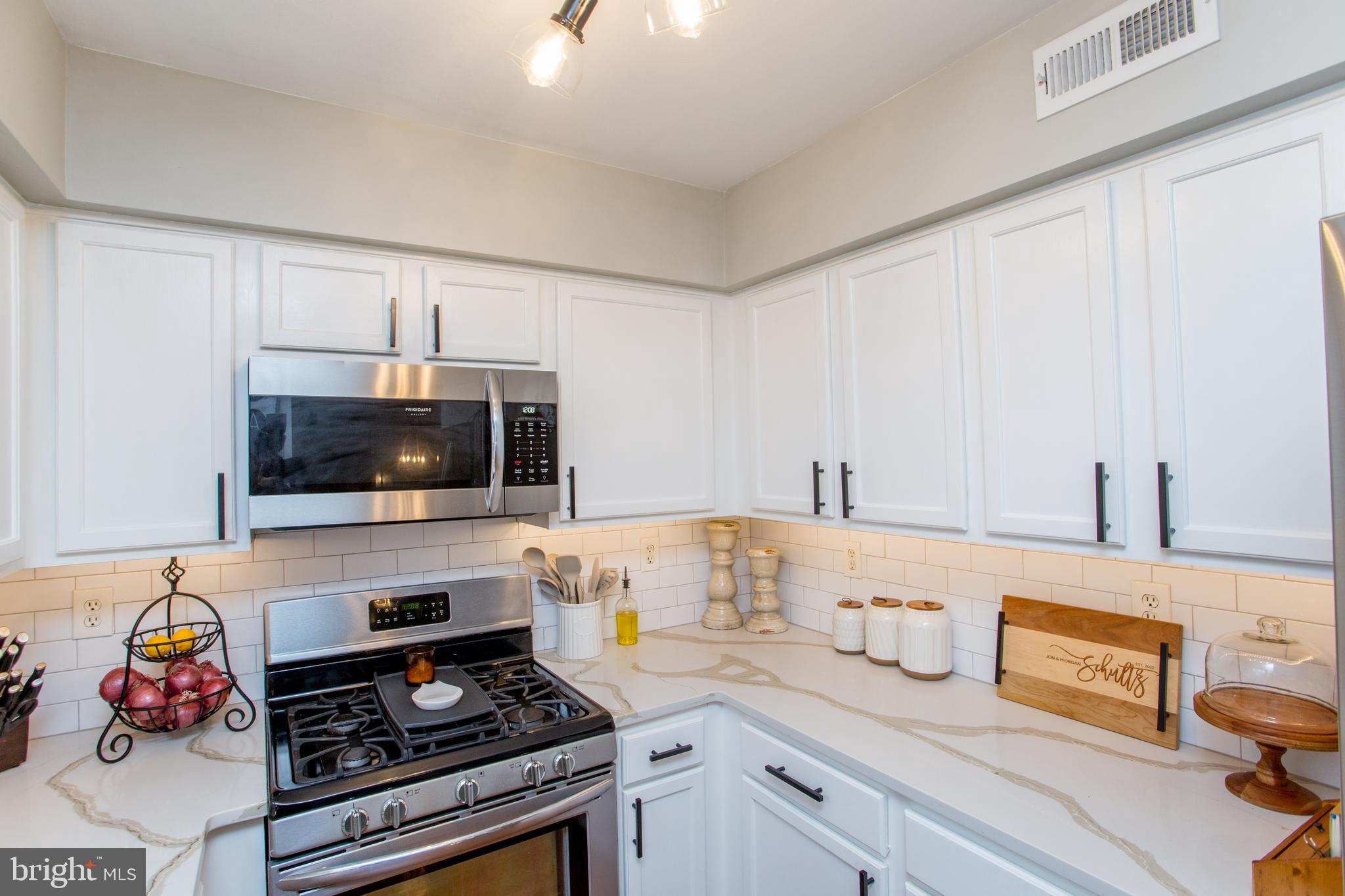 2014 CREEKSIDE COURT 33