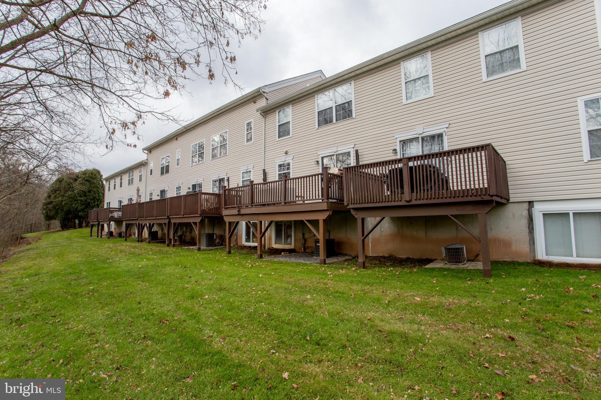 2014 CREEKSIDE COURT 33