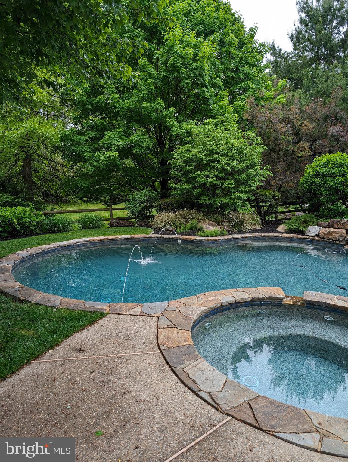 16 FETTERS MILL DRIVE