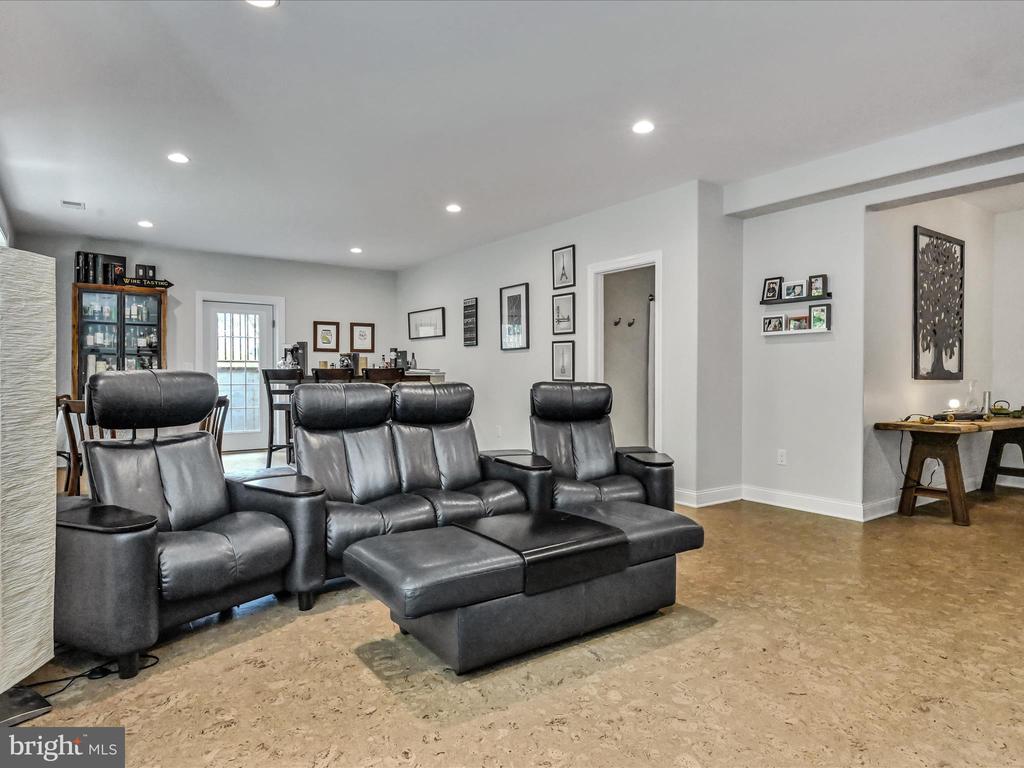 211 ARROWWOOD LANE